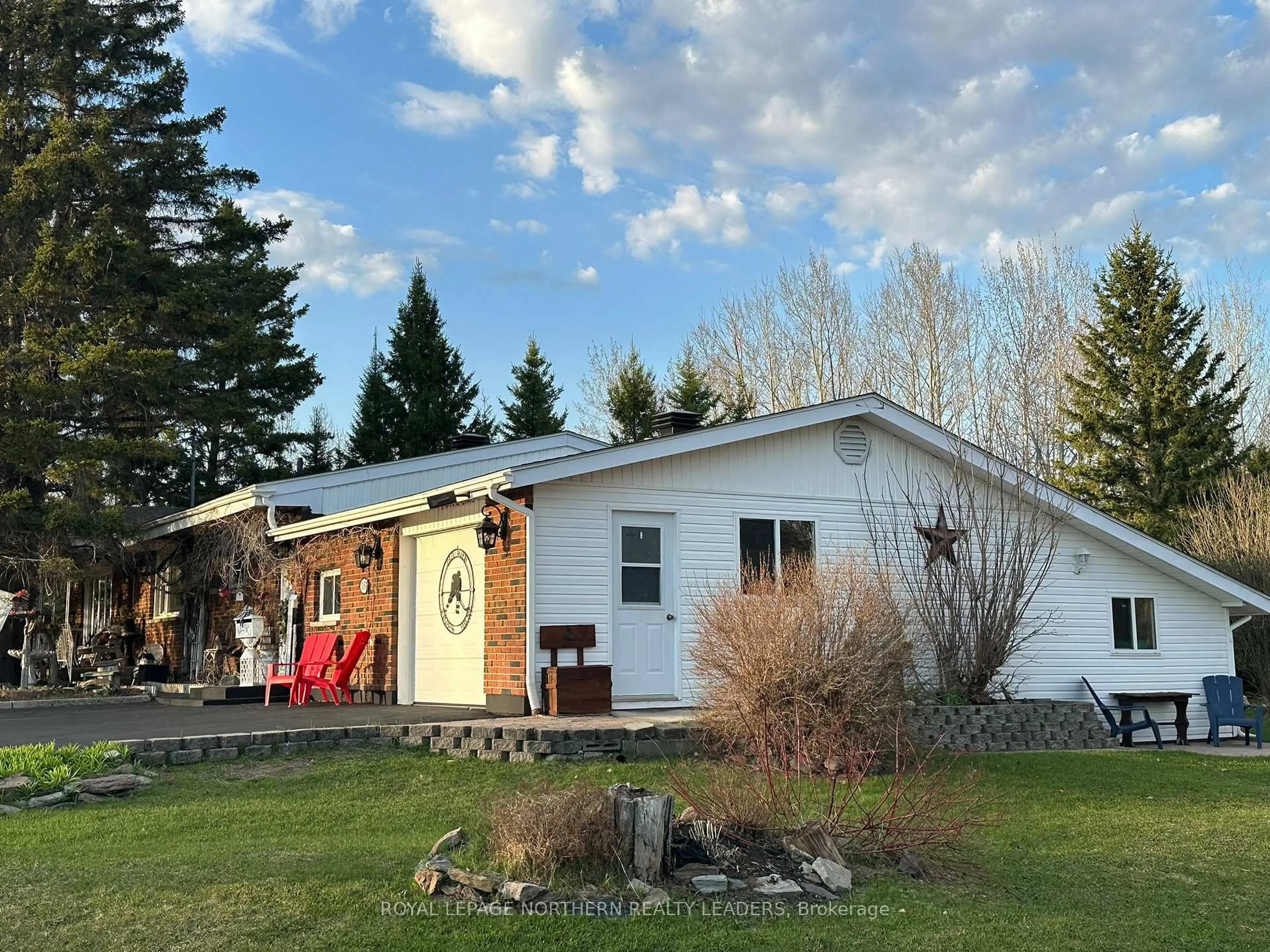Home with vinyl exterior material, street for 154 Roblin St, Timmins Ontario P4R 1N2
