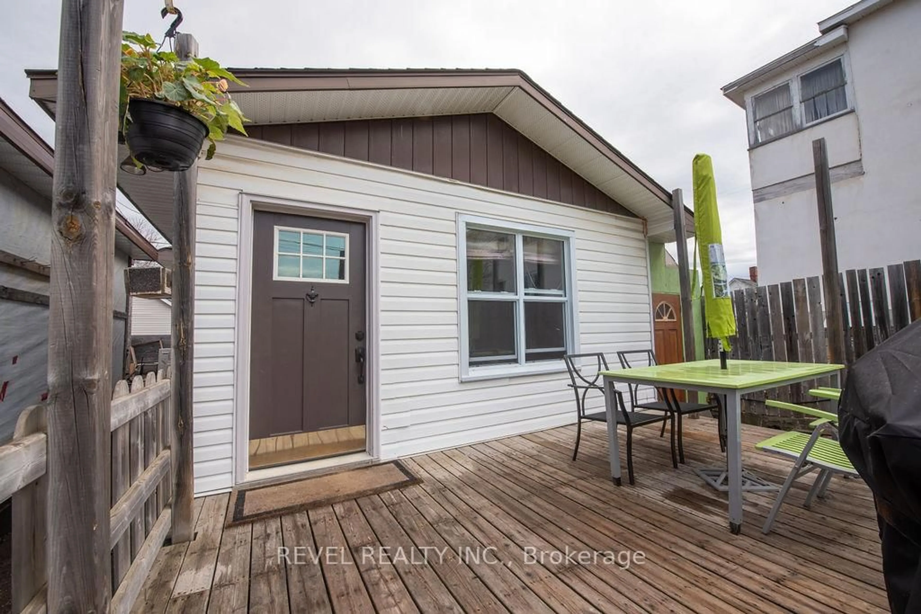 Home with vinyl exterior material, street for 19 Dwyer Ave, Timmins Ontario P0N 1G0