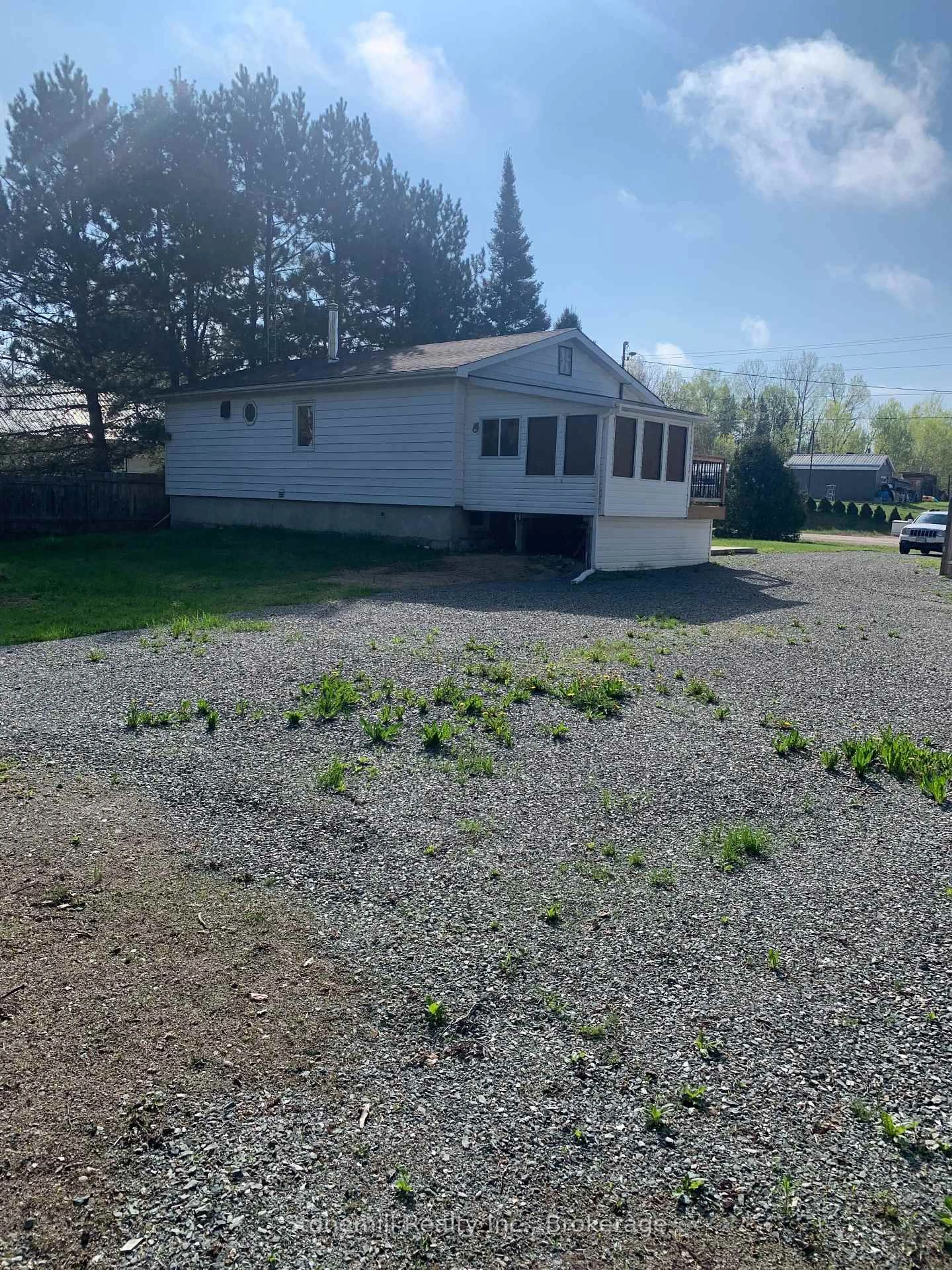 Shed for 143 Arthur St, Timmins Ontario P0M 1W0