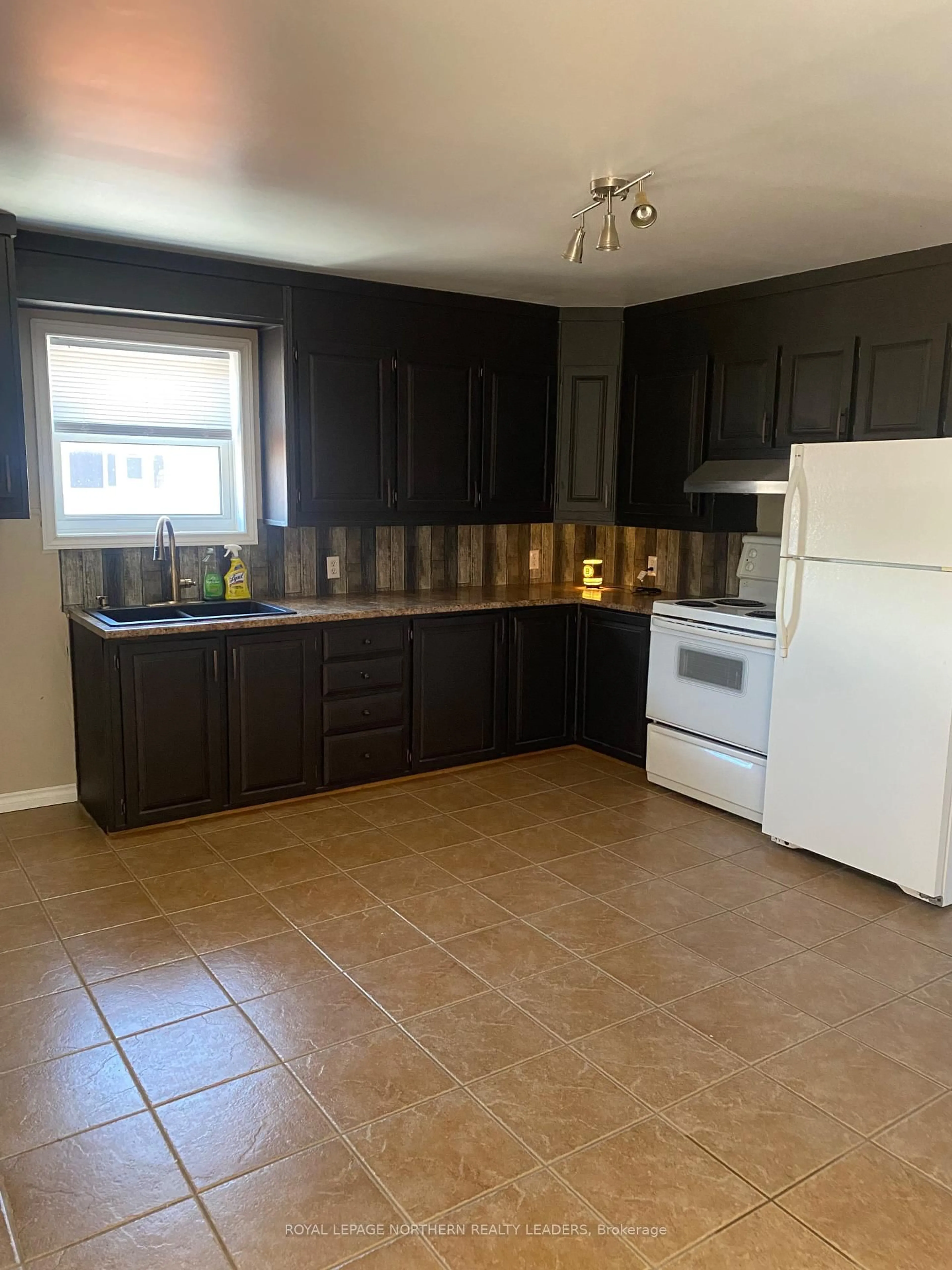 Standard kitchen, ceramic/tile floor for 183 Wende Ave, Timmins Ontario P4N 3E5