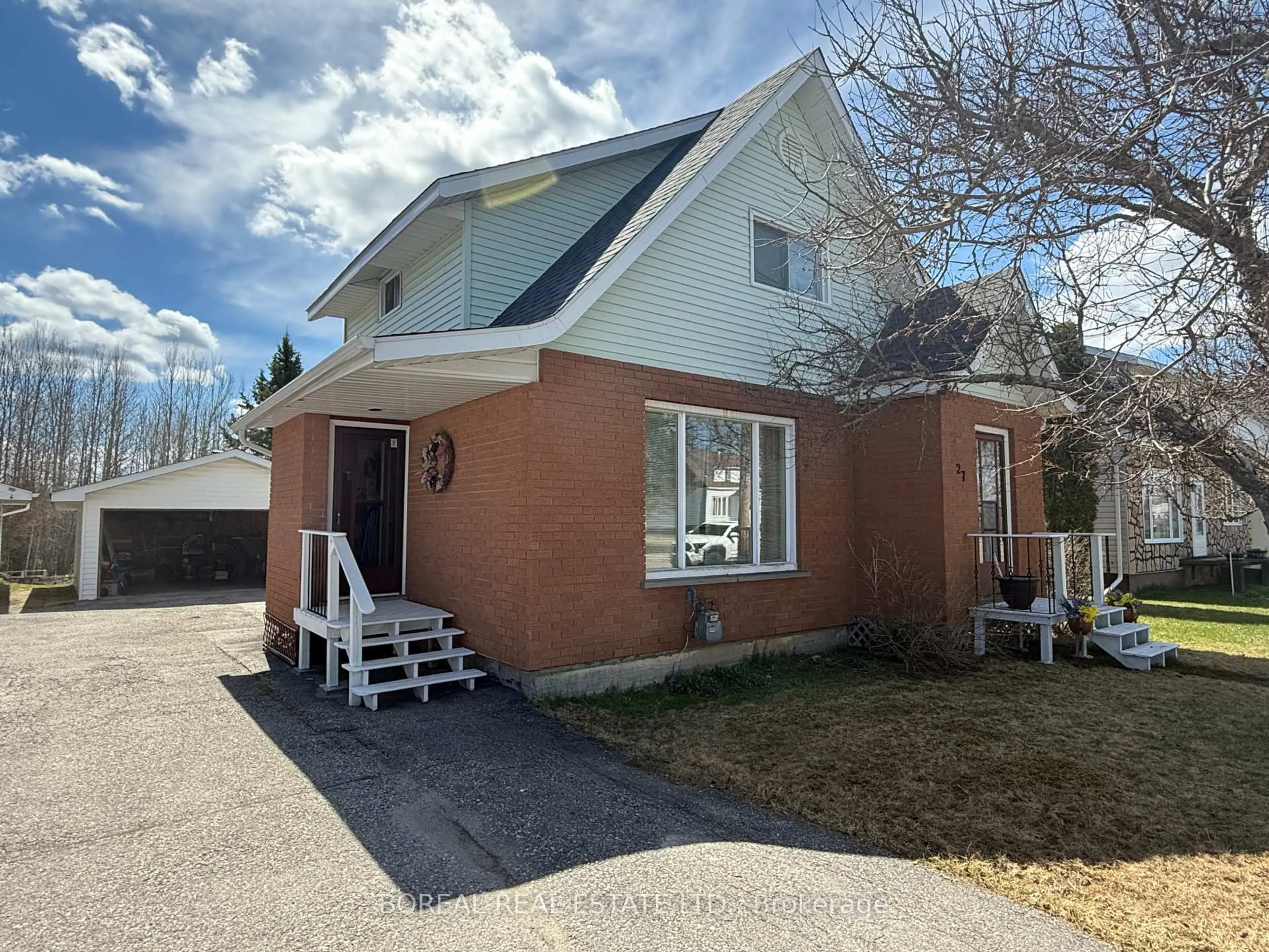 A pic from outside/outdoor area/front of a property/back of a property/a pic from drone, street for 27 Sixth St, Smooth Rock Falls Ontario P0L 2B0