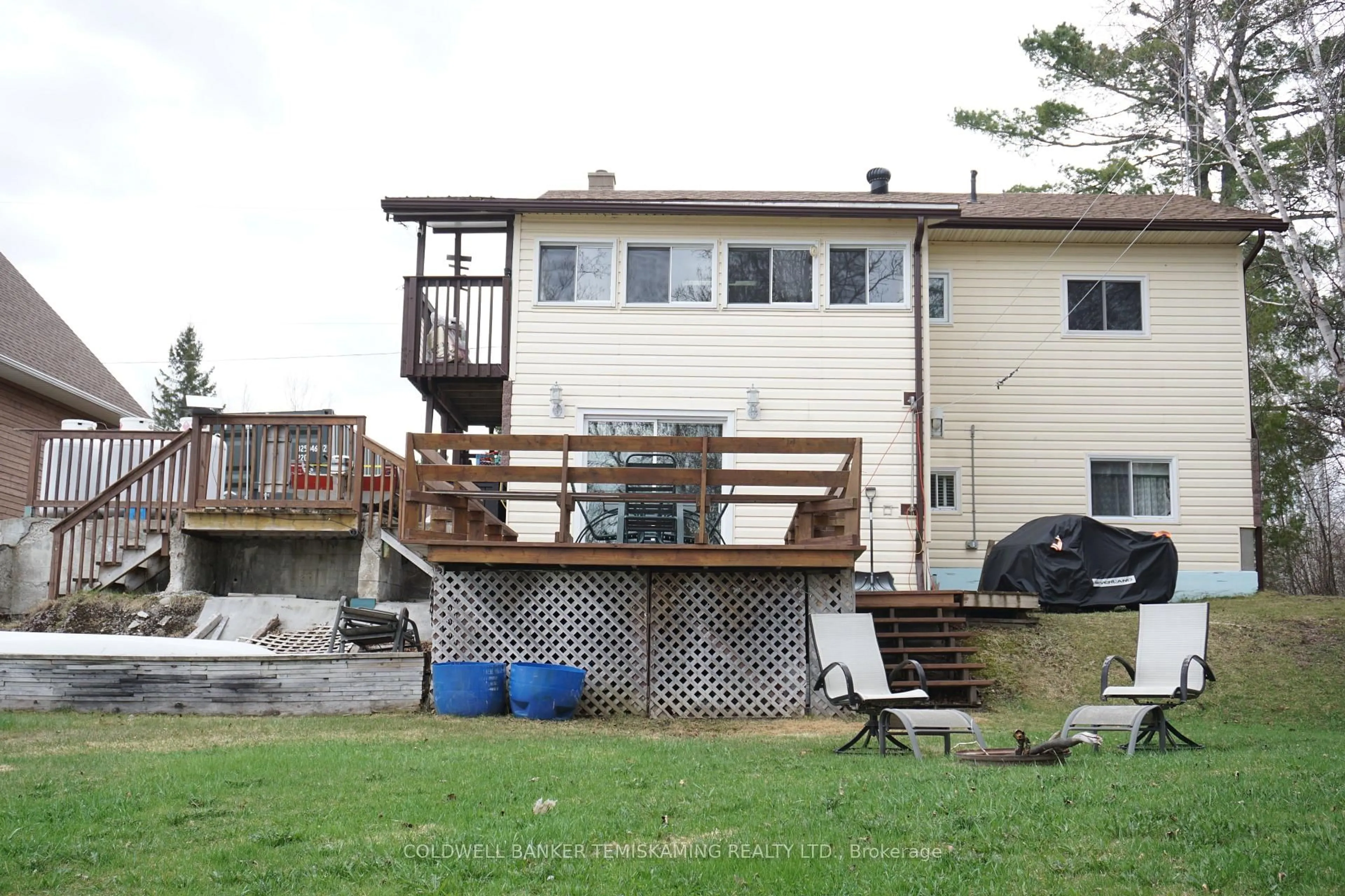 Patio, water/lake/river/ocean view for 39 THIRD St, James Ontario P0J 1G0