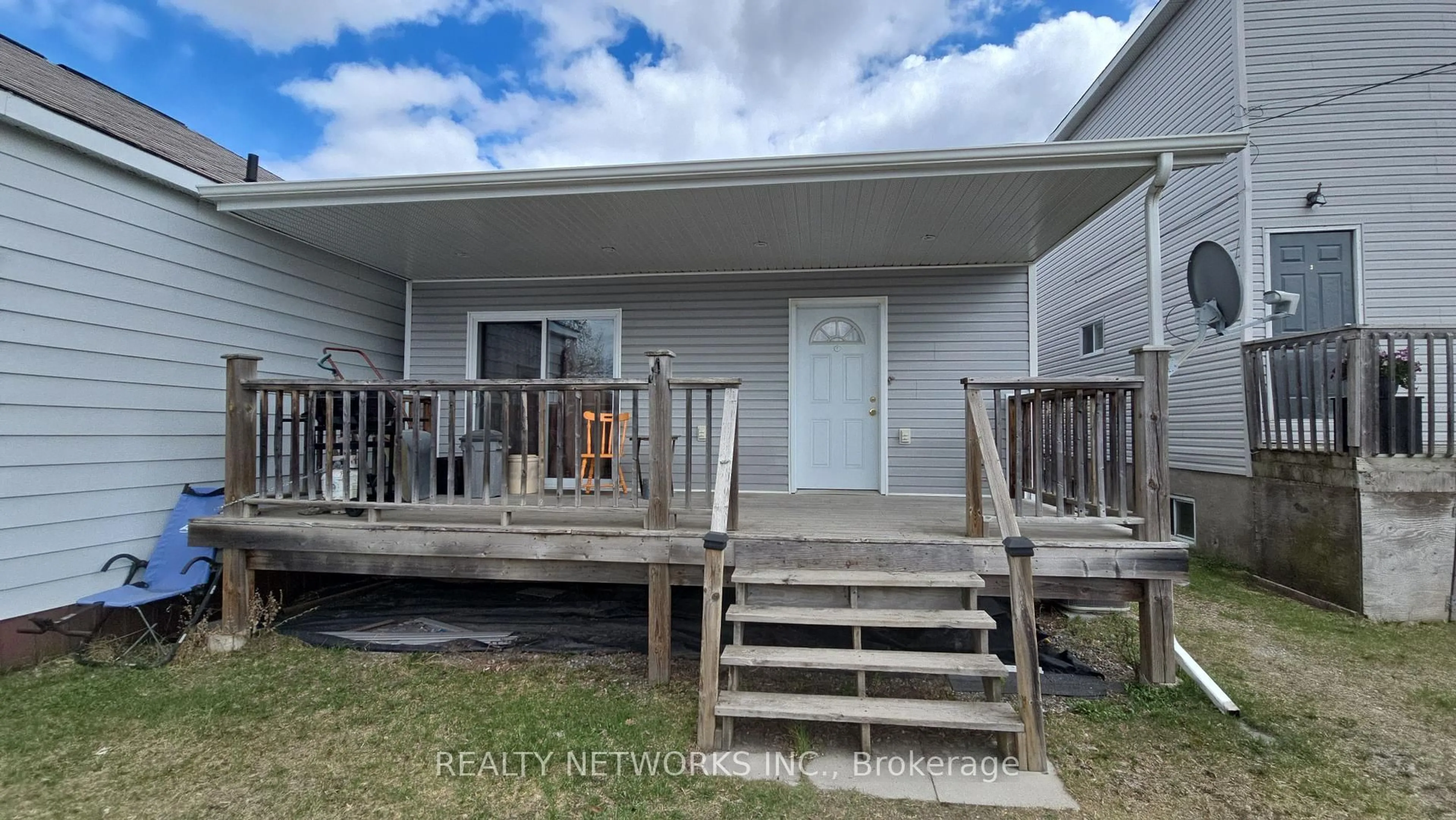 Home with vinyl exterior material, water/lake/river/ocean view for 355-359 Pine st south St, Timmins Ontario P4N 2L1