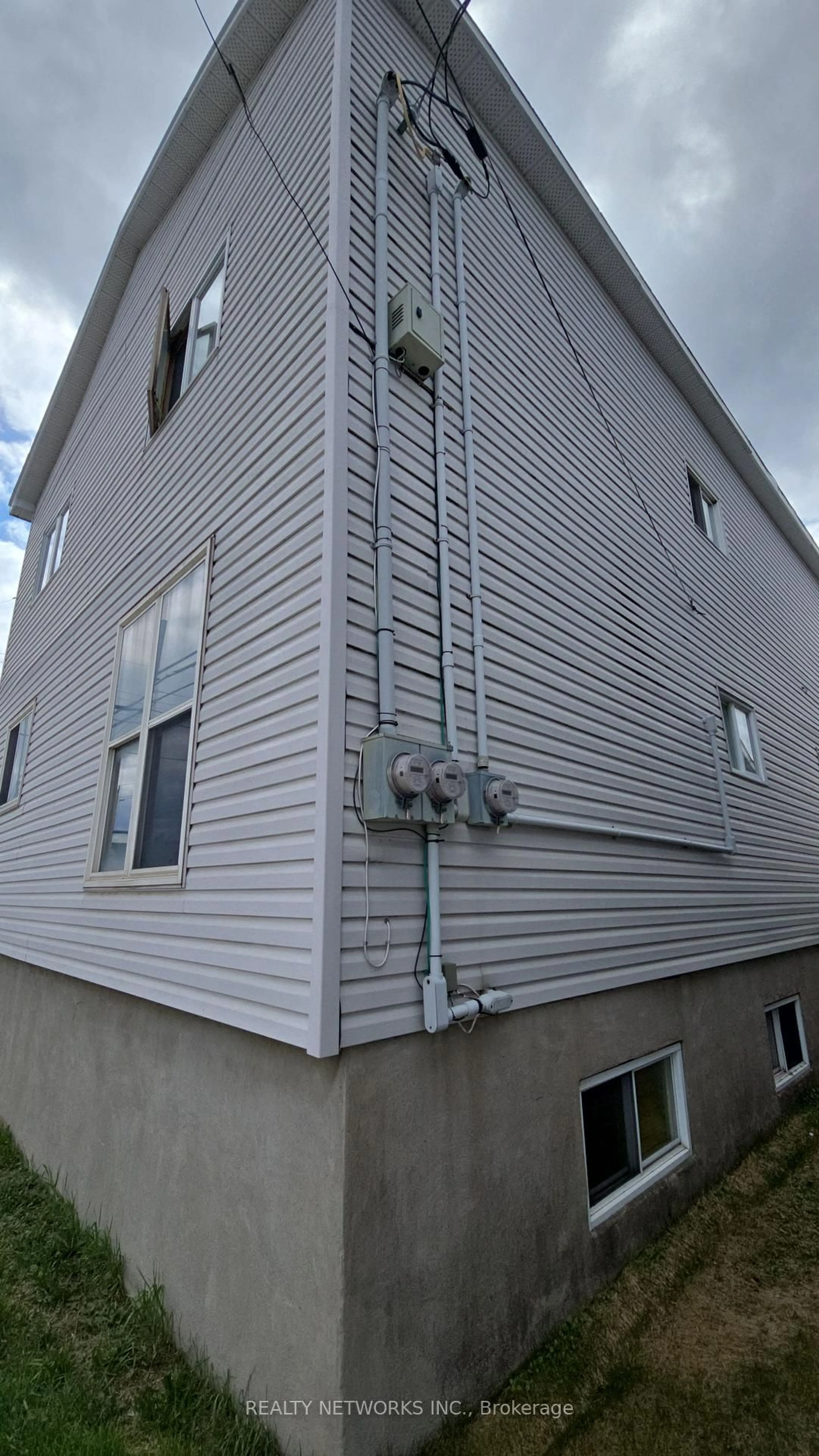 Home with vinyl exterior material, building for 355-359 Pine st south St, Timmins Ontario P4N 2L1