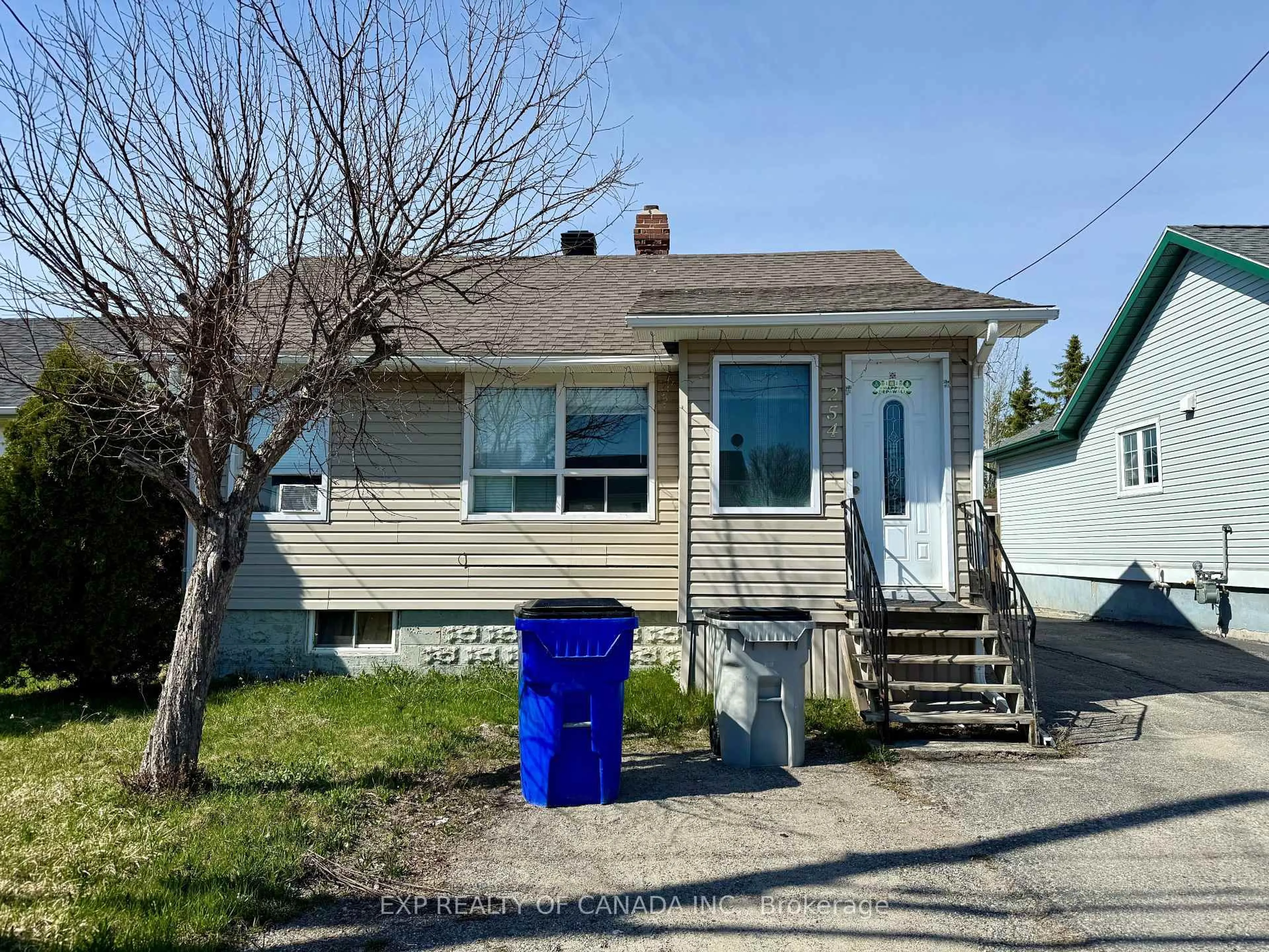 Home with vinyl exterior material, street for 254 Ross Ave, Timmins Ontario P4N 5W9