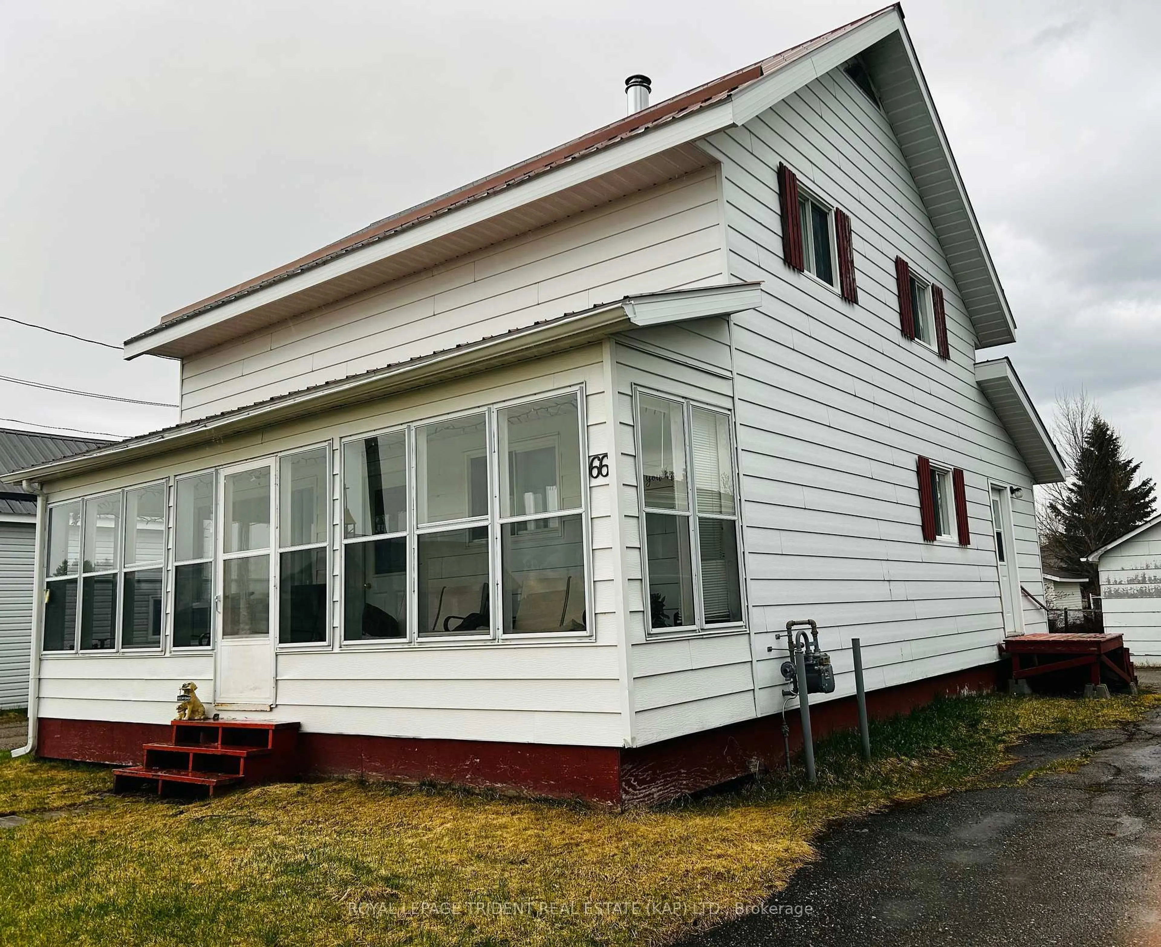 Home with vinyl exterior material, building for 66 St Aubin Ave, Moonbeam Ontario P0L 1V0