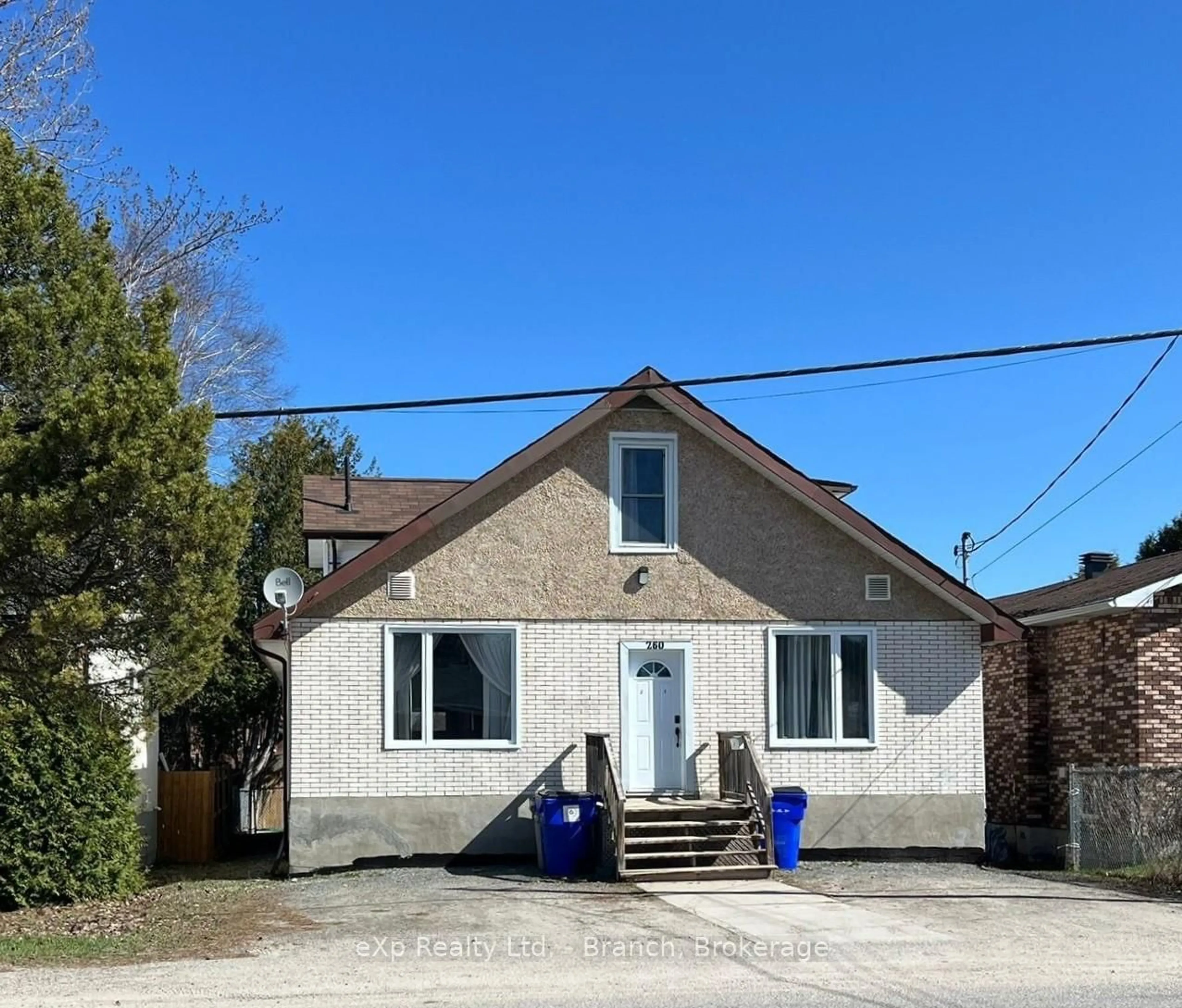 A pic from outside/outdoor area/front of a property/back of a property/a pic from drone, building for 260 EIGHTH Ave, Timmins Ontario P4N 5S2