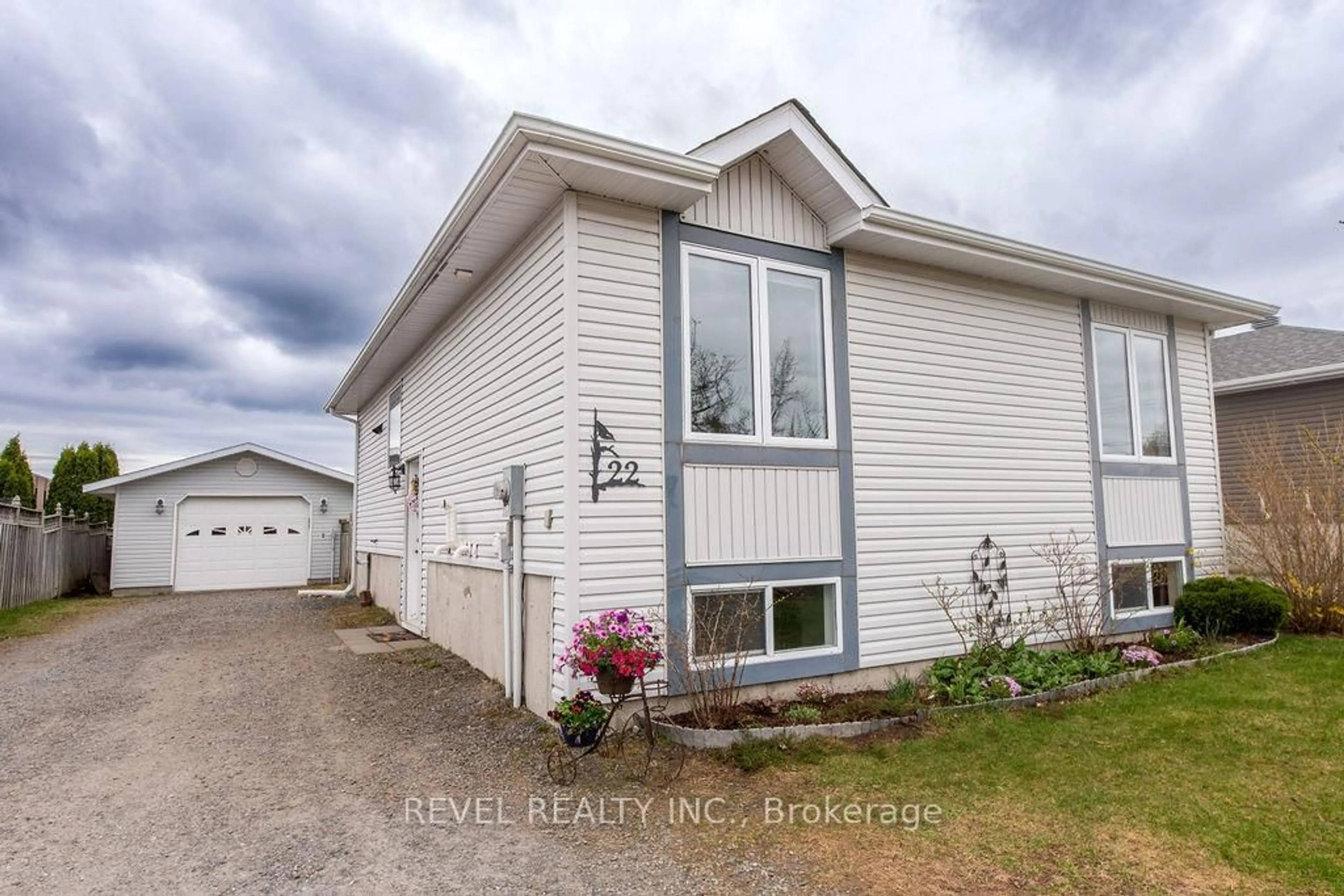 Home with vinyl exterior material, street for 22 Kenneth Cres, Timmins Ontario P0N 1C0
