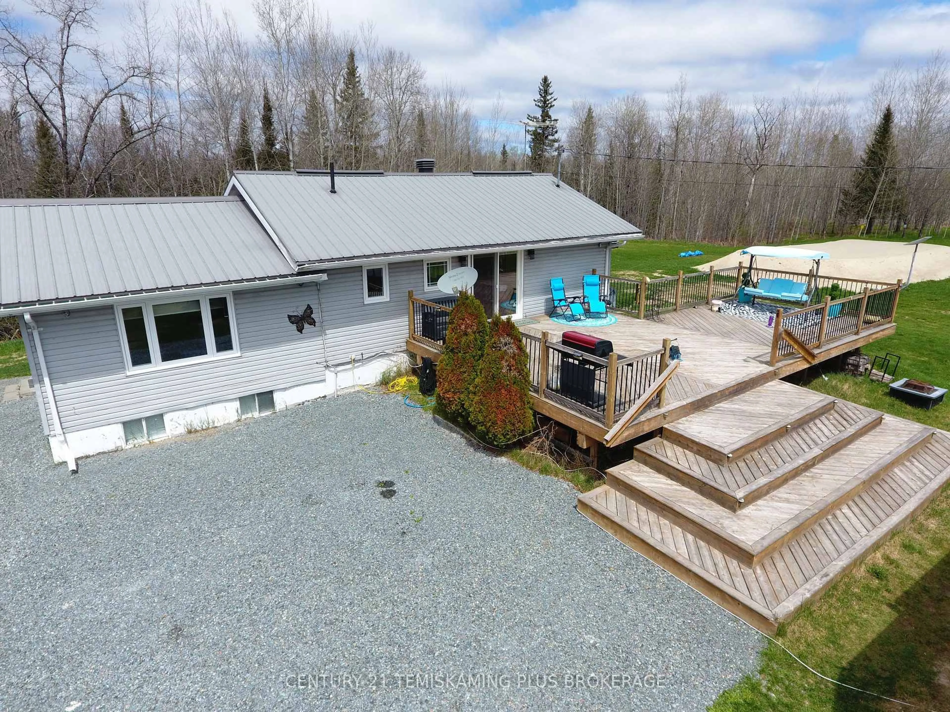 A pic from outside/outdoor area/front of a property/back of a property/a pic from drone, unknown for 487611 Aidie Creek Garden Rd, Englehart Ontario P0J 1H0