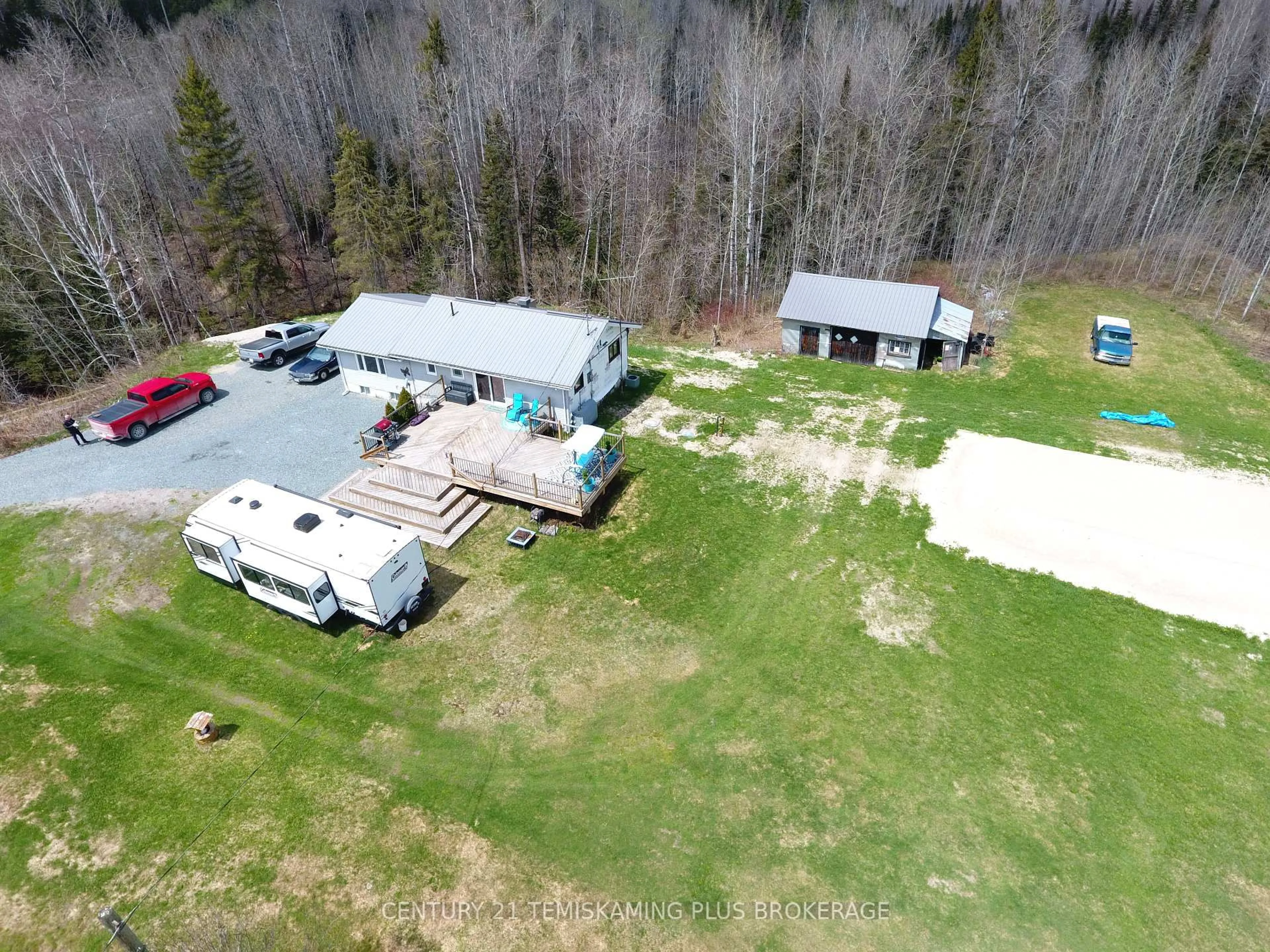 A pic from outside/outdoor area/front of a property/back of a property/a pic from drone, building for 487611 Aidie Creek Garden Rd, Englehart Ontario P0J 1H0