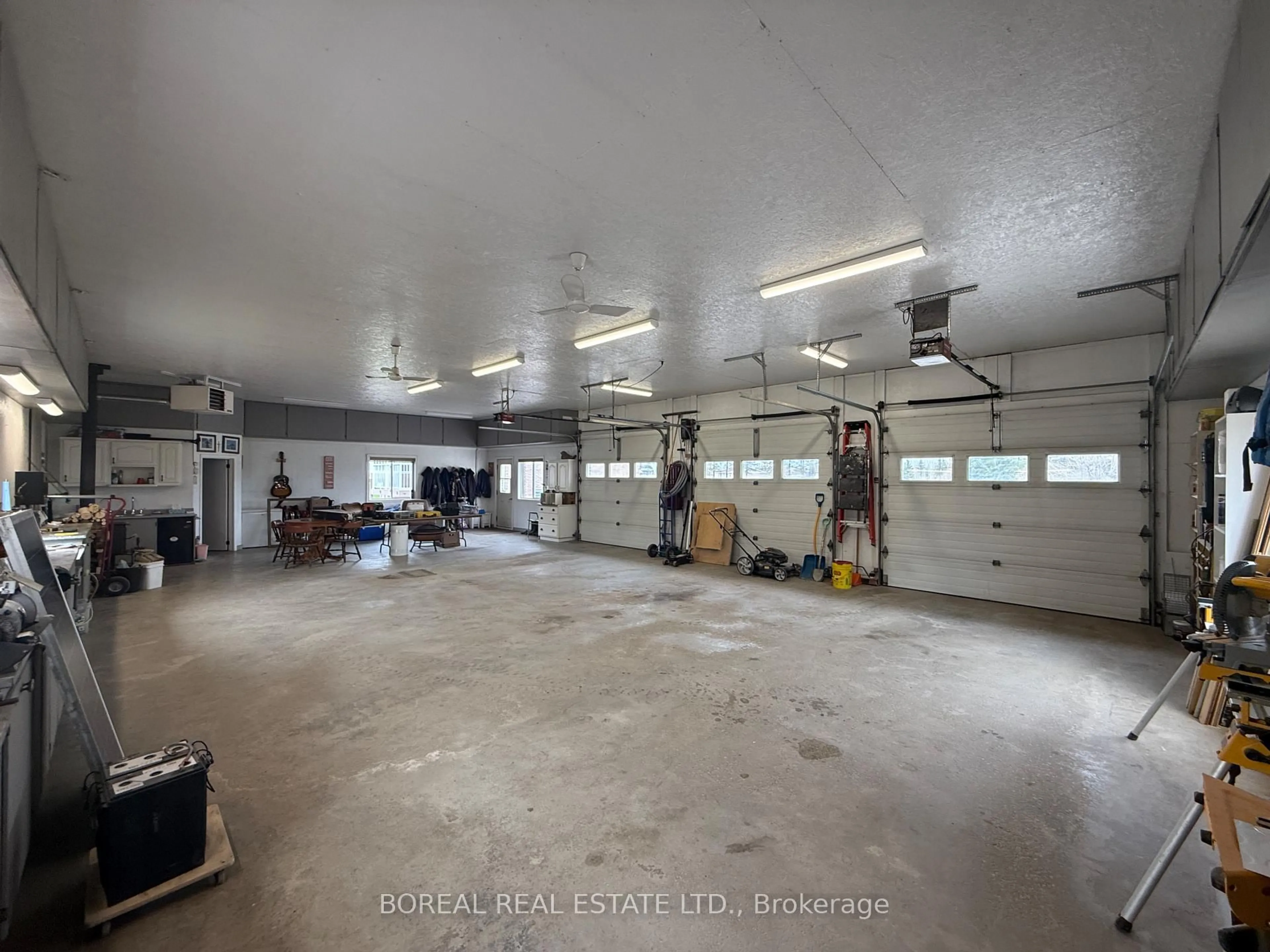 Indoor garage for 806 Hwy 652, Cochrane Ontario P0L 1C0