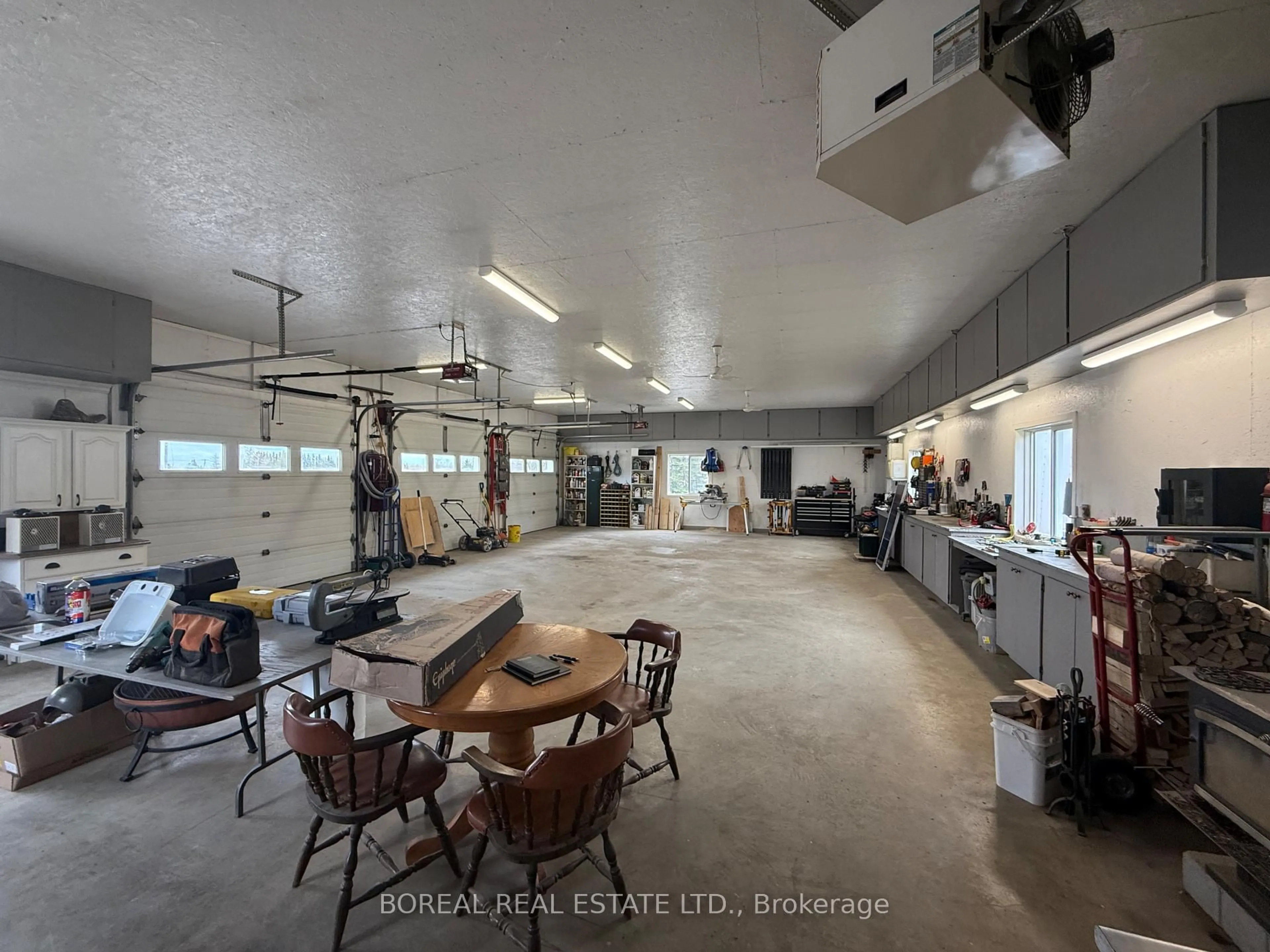 Indoor garage for 806 Hwy 652, Cochrane Ontario P0L 1C0