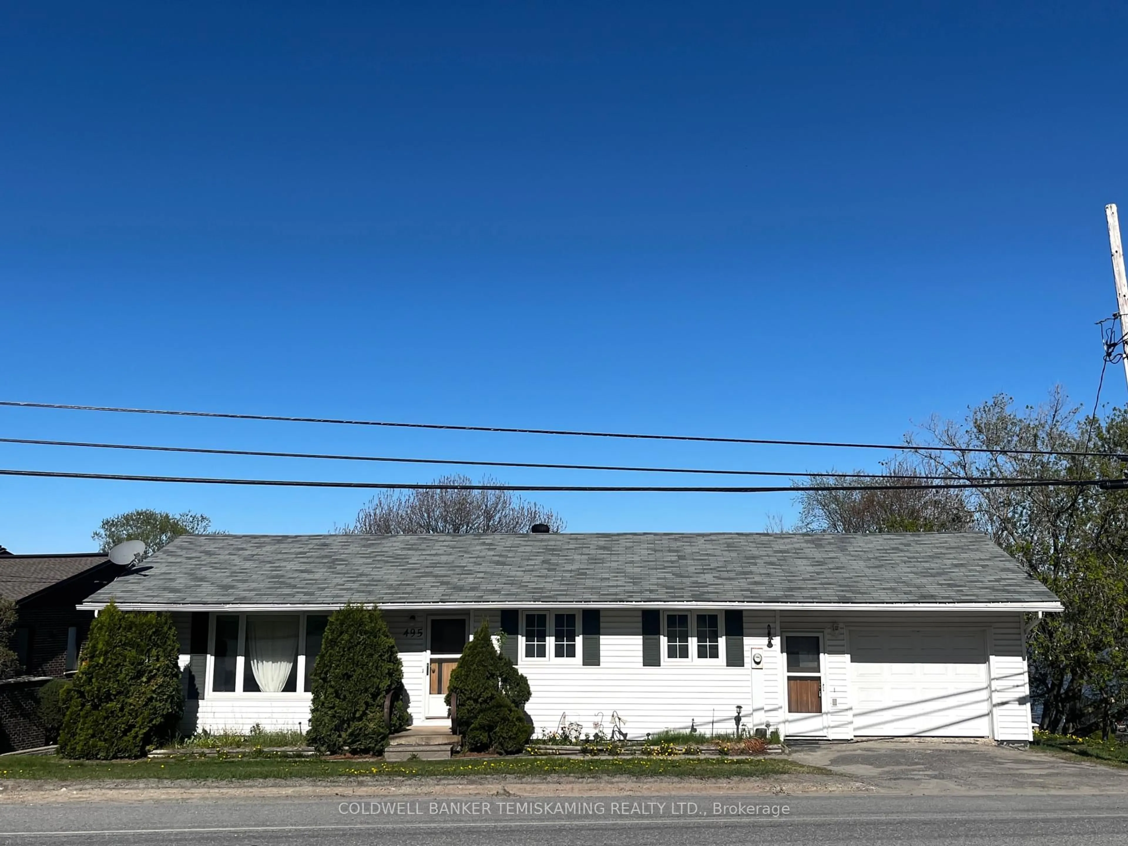 Home with vinyl exterior material, building for 495 Lakeshore Rd, Temiskaming Shores Ontario P0J 1P0