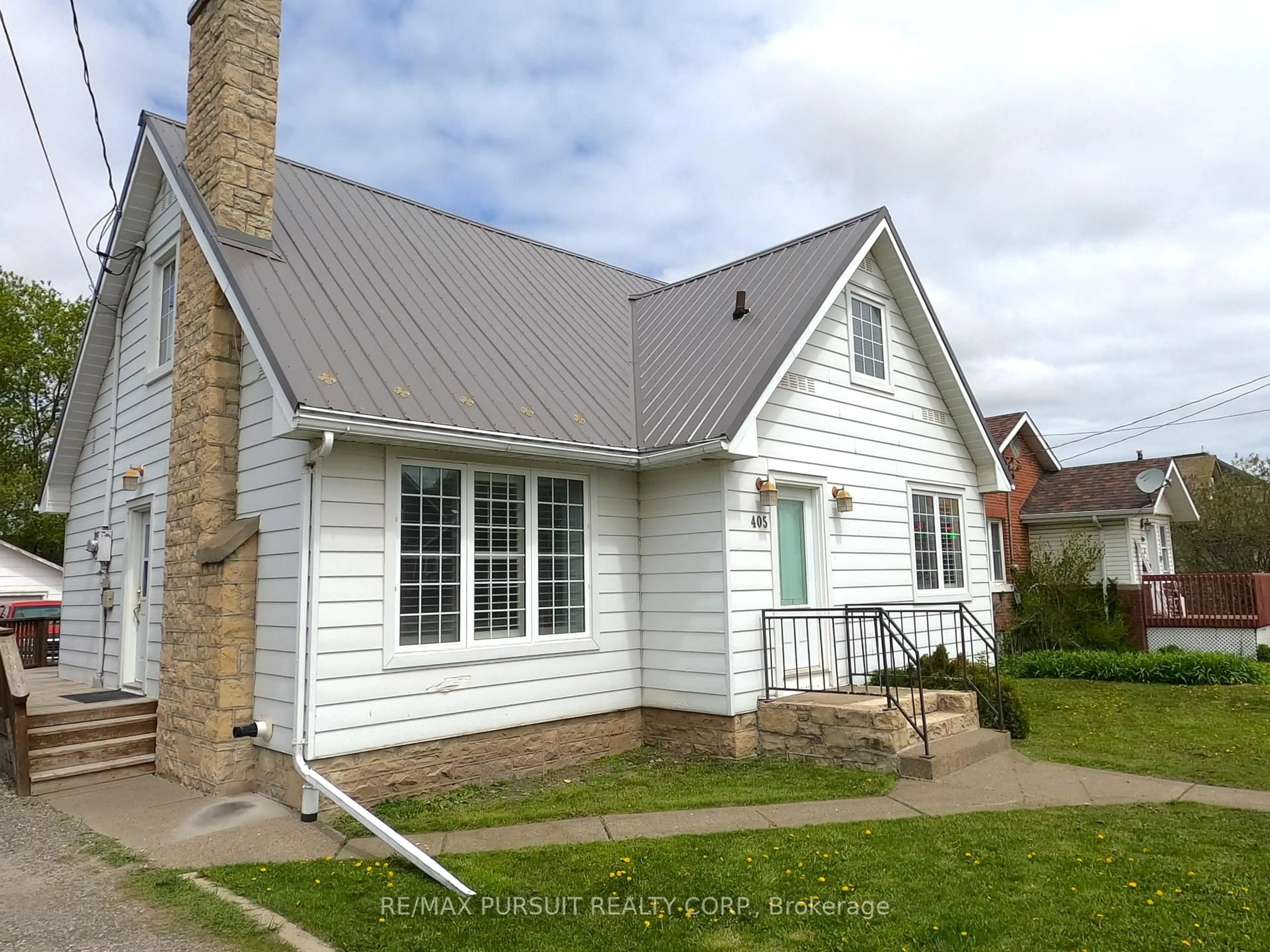 Home with vinyl exterior material, street for 405 Whitewood Ave, Temiskaming Shores Ontario P0J 1P0