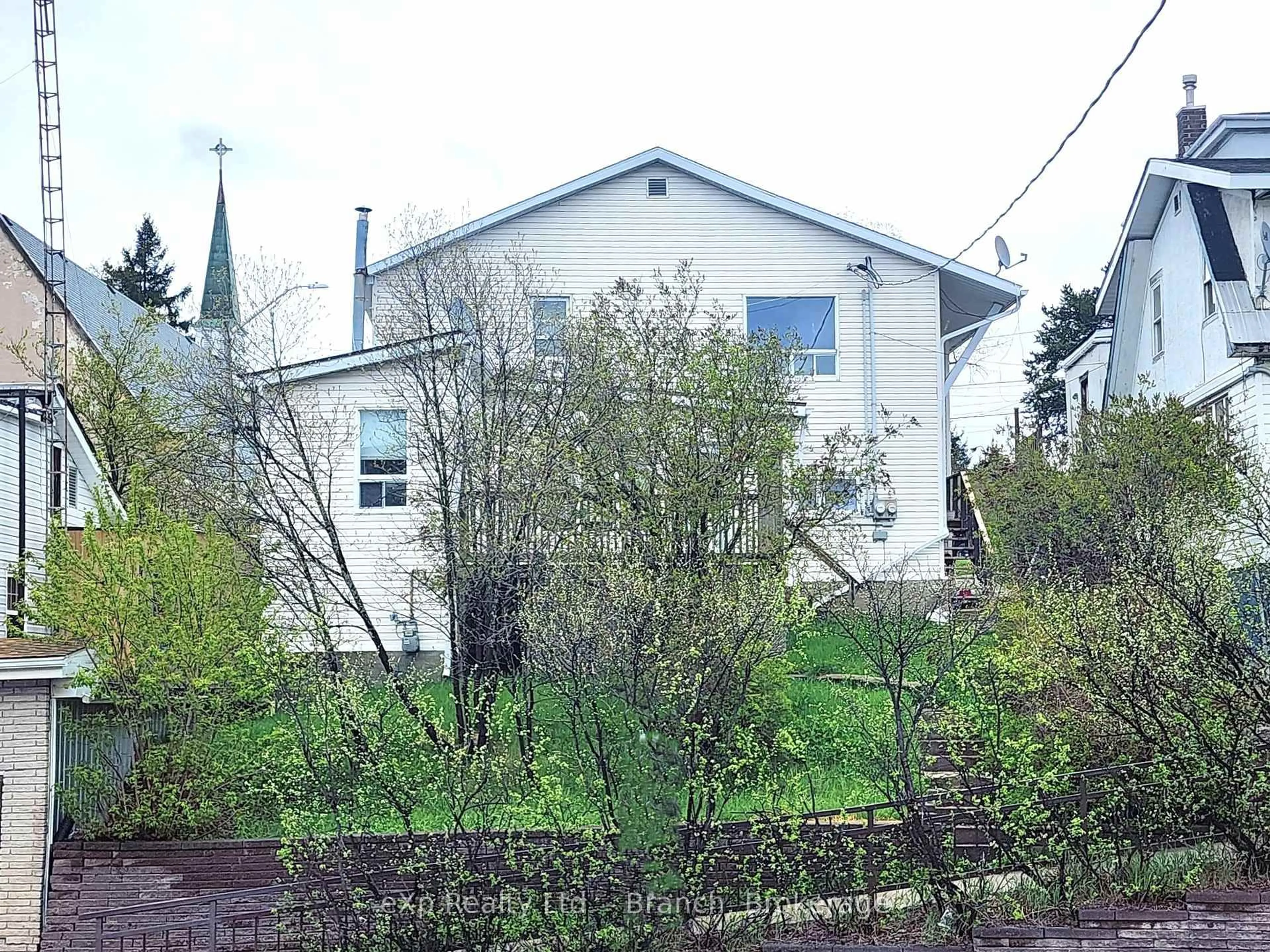 A pic from outside/outdoor area/front of a property/back of a property/a pic from drone, building for 34 DUNCAN Ave, Kirkland Lake Ontario P2N 1X6