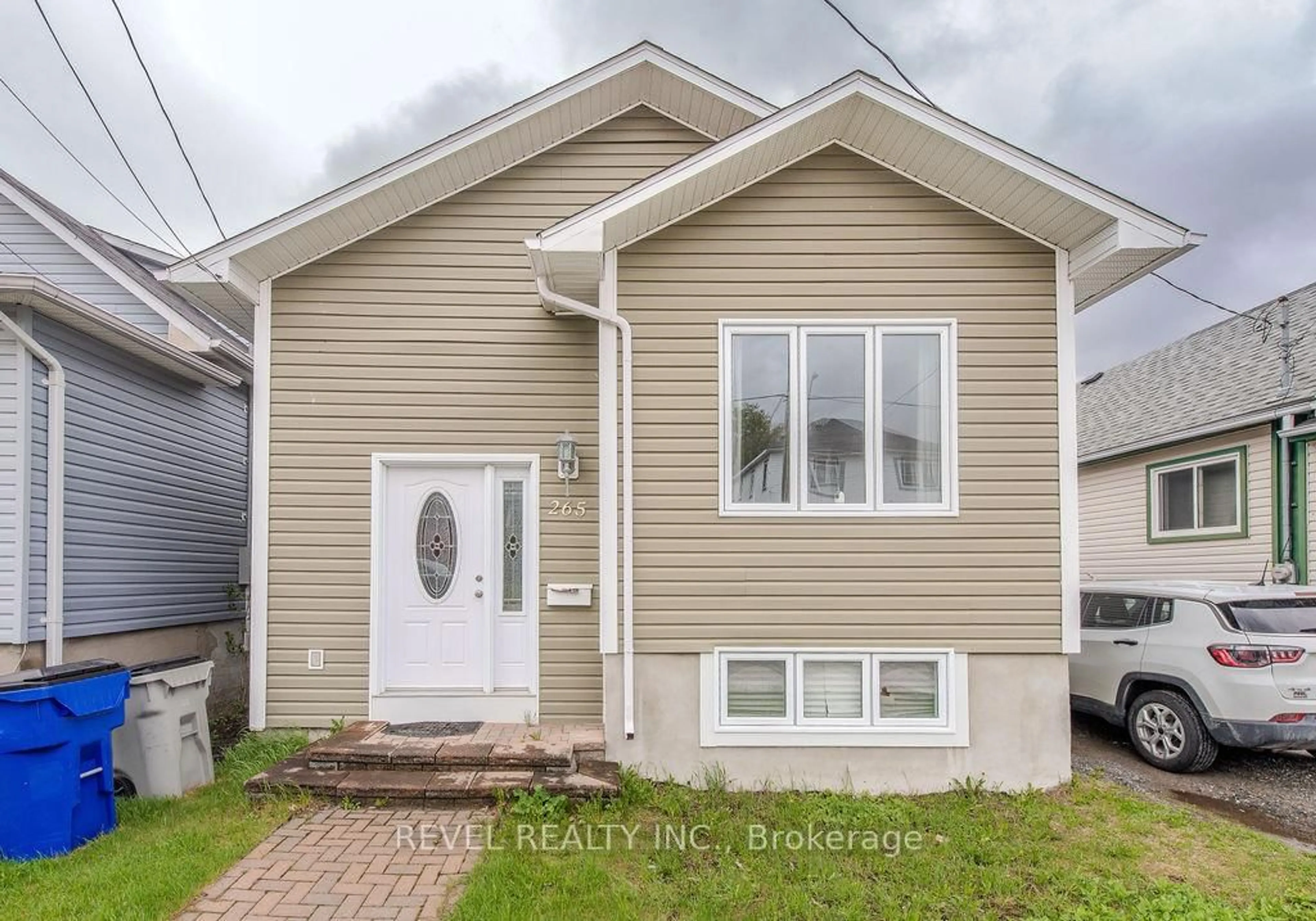Home with vinyl exterior material, street for 265 Cedar St, Timmins Ontario P4N 6J7