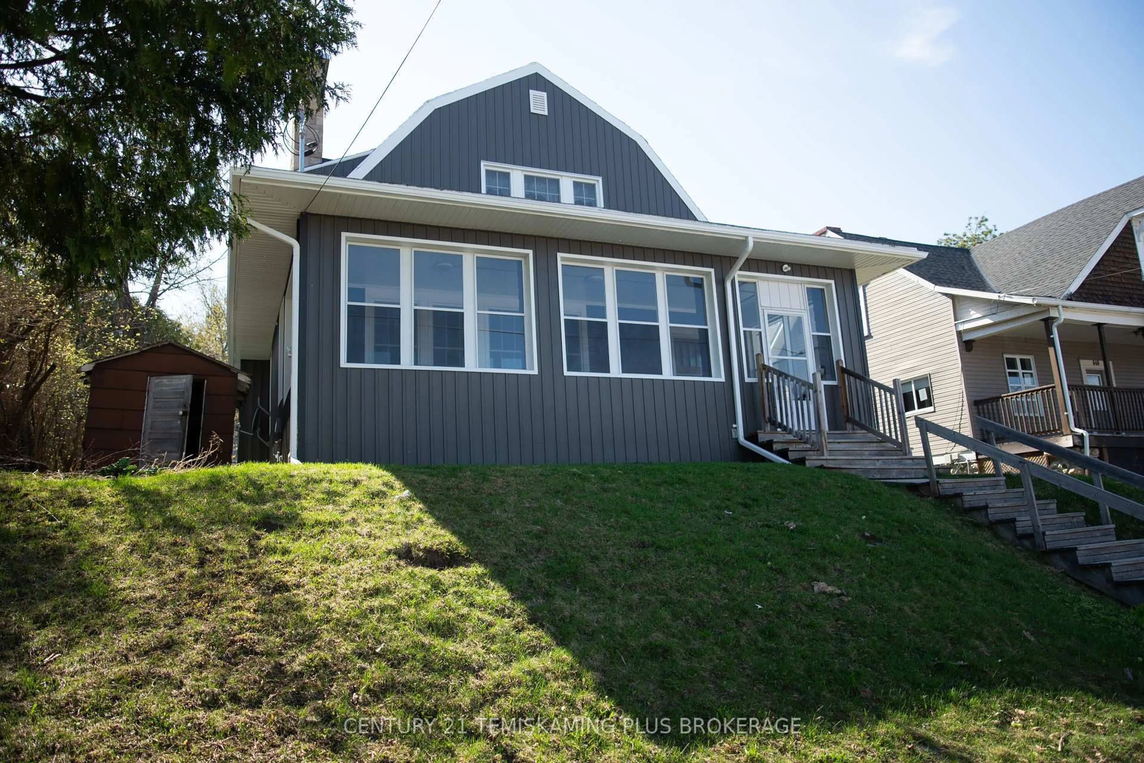 Home with vinyl exterior material, street for 640 Brewster St, Temiskaming Shores Ontario P0J 1K0
