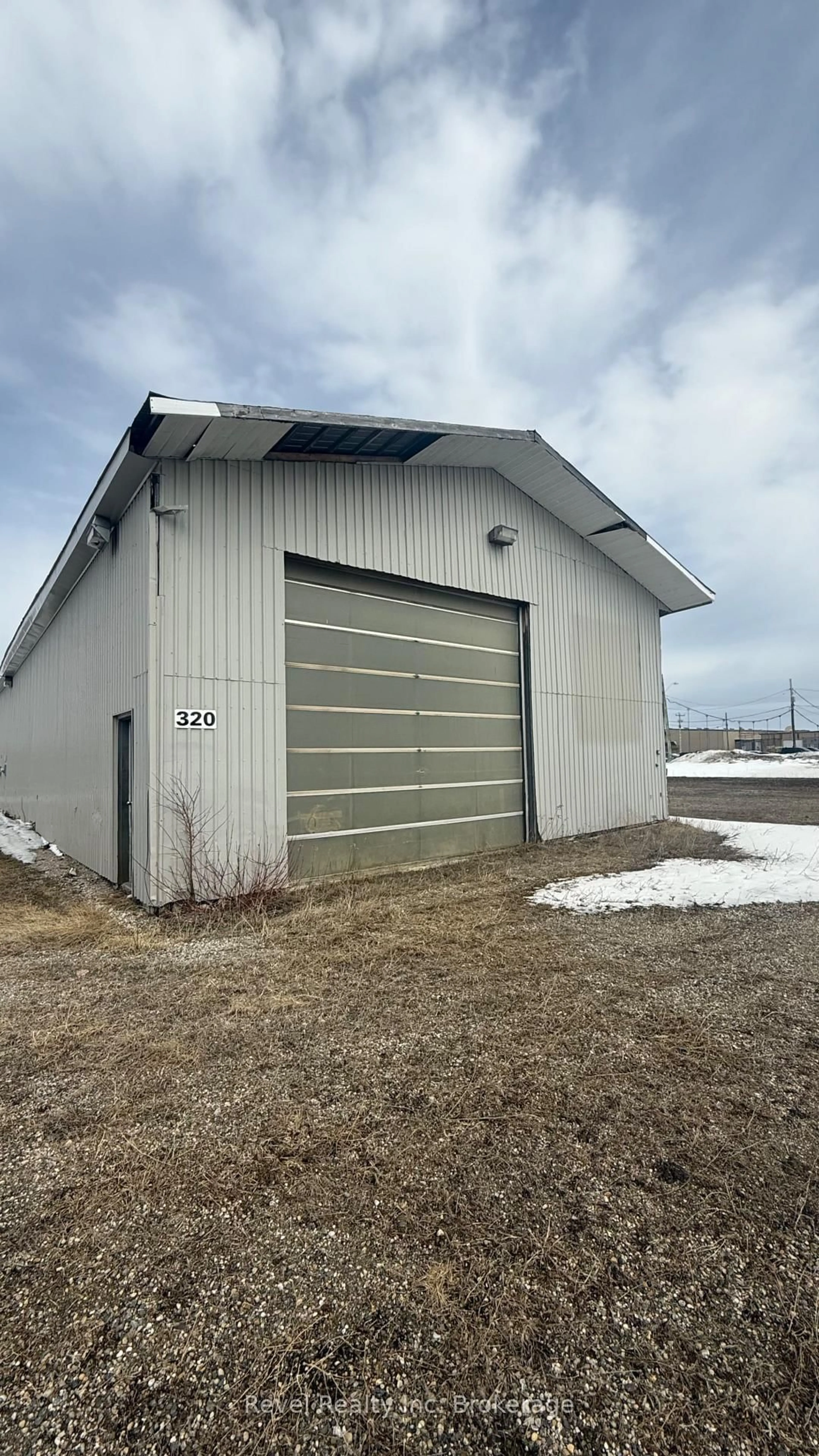 Indoor garage for 320 PRINCE St, Hearst Ontario P0L 1N0
