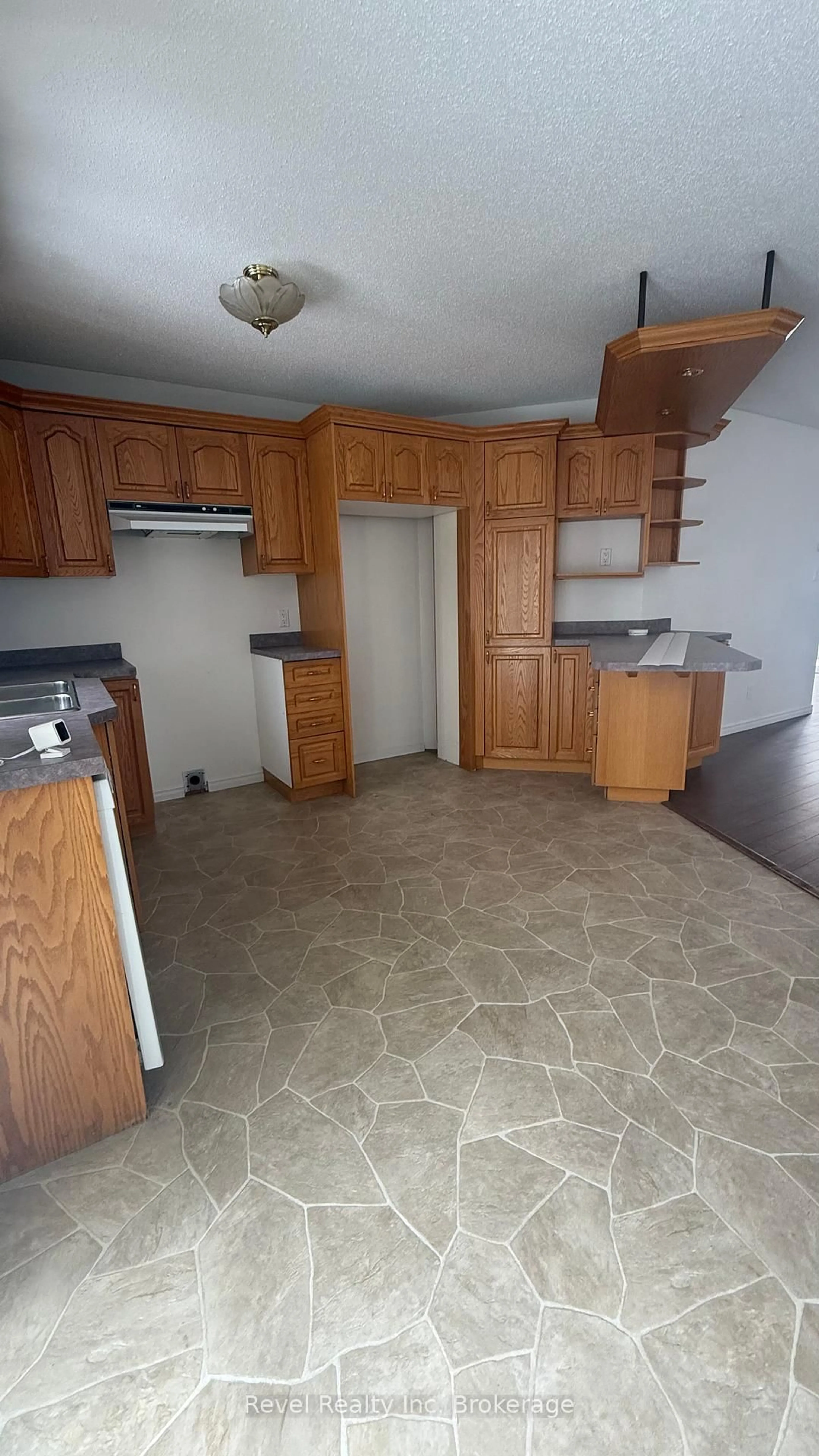 Unknown for 320 PRINCE St, Hearst Ontario P0L 1N0