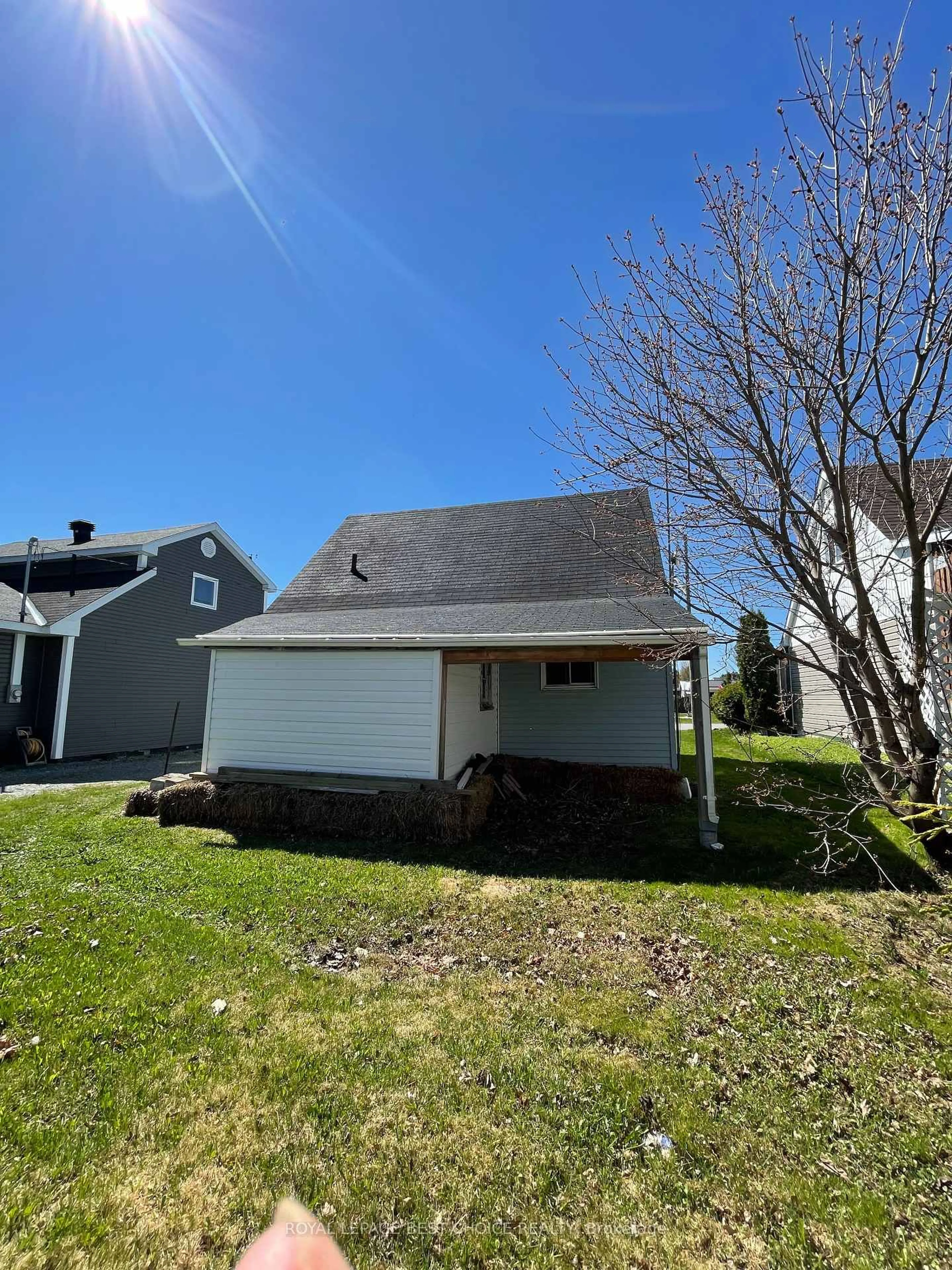 A pic from outside/outdoor area/front of a property/back of a property/a pic from drone, street for 74 Eighth Ave, Larder Lake Ontario P0J 1L0