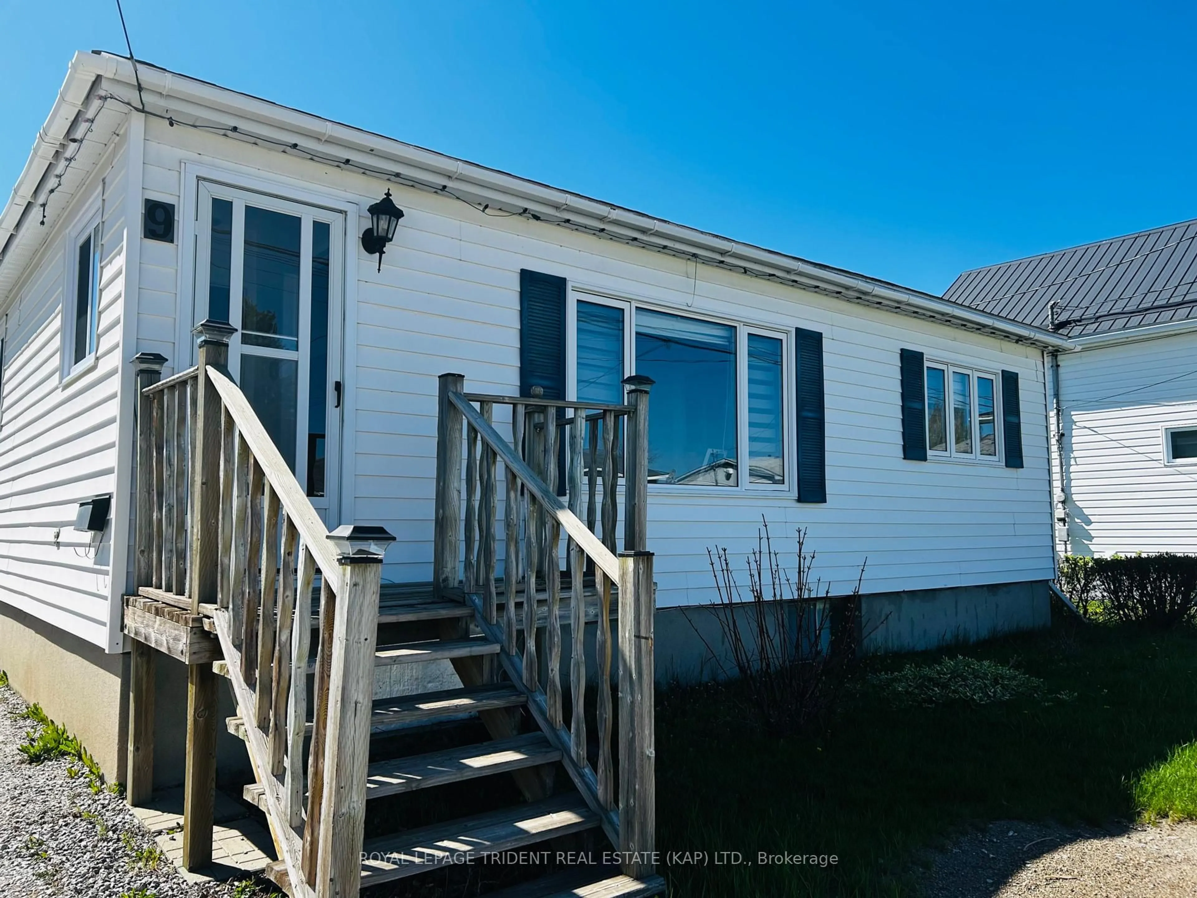 Home with vinyl exterior material, building for 9 Ontario Ave, Kapuskasing Ontario P5N 2J4