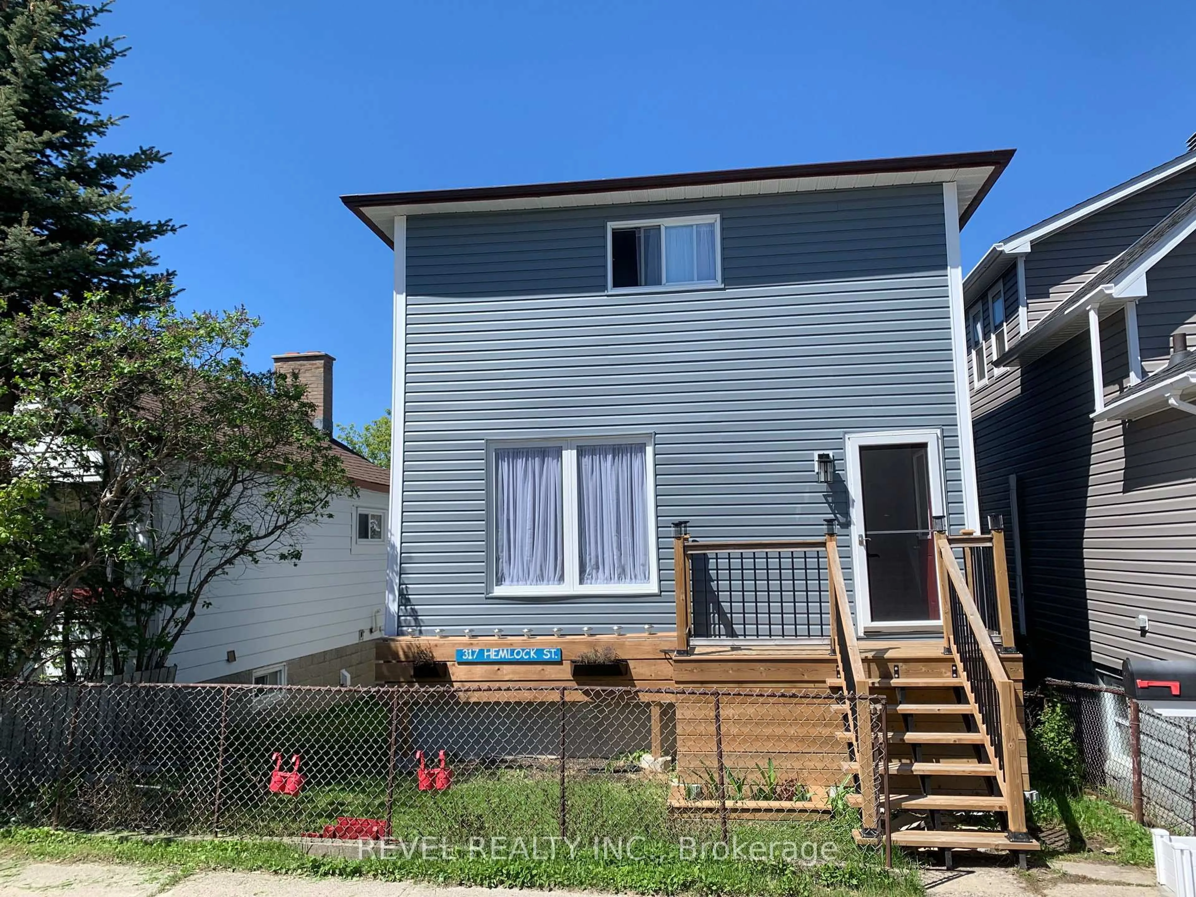 Home with vinyl exterior material, street for 317 Hemlock St, Timmins Ontario P4N 6T3