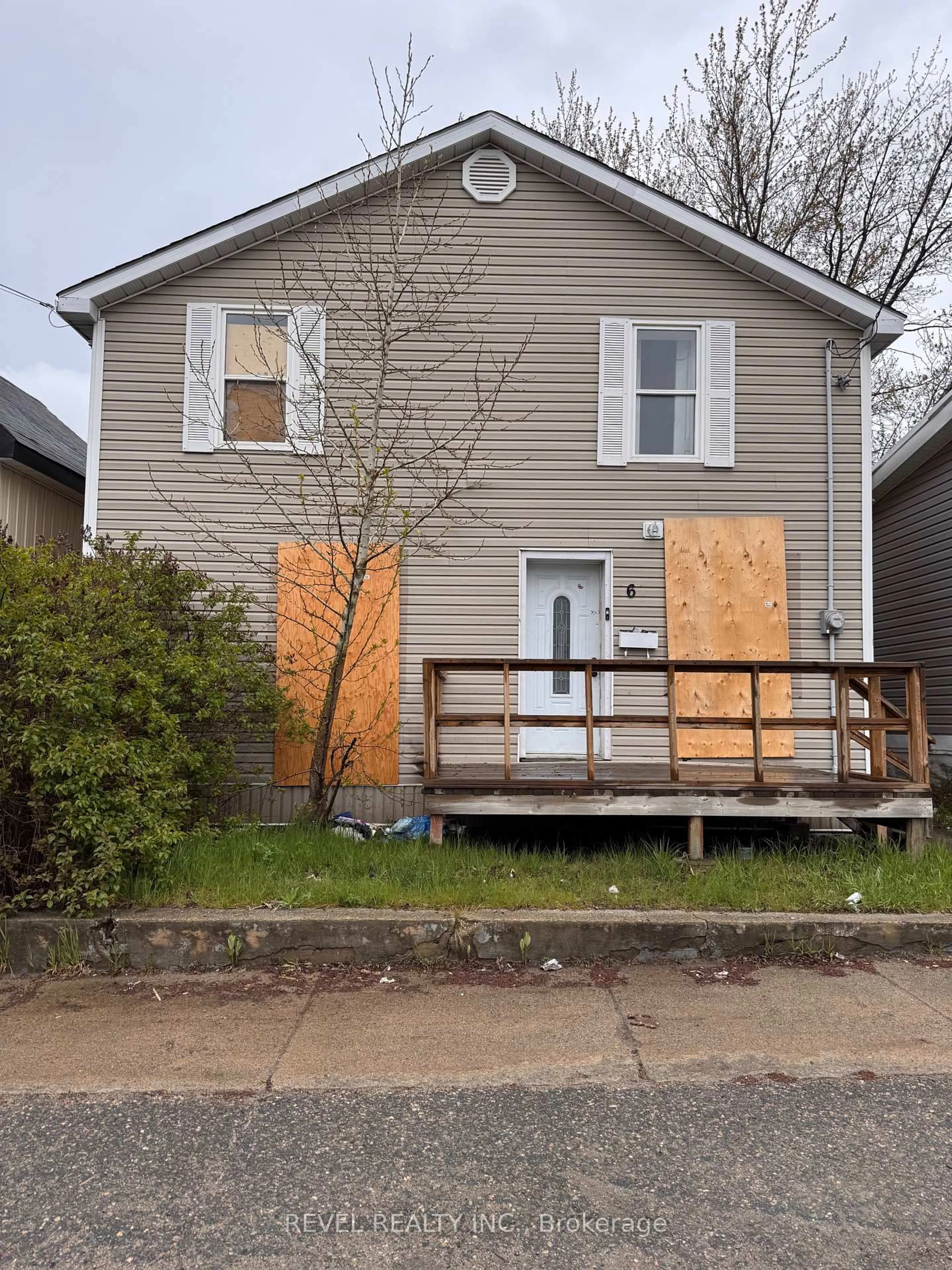 Home with vinyl exterior material, street for 268 Kirby Ave, Timmins Ontario P4N 1K4