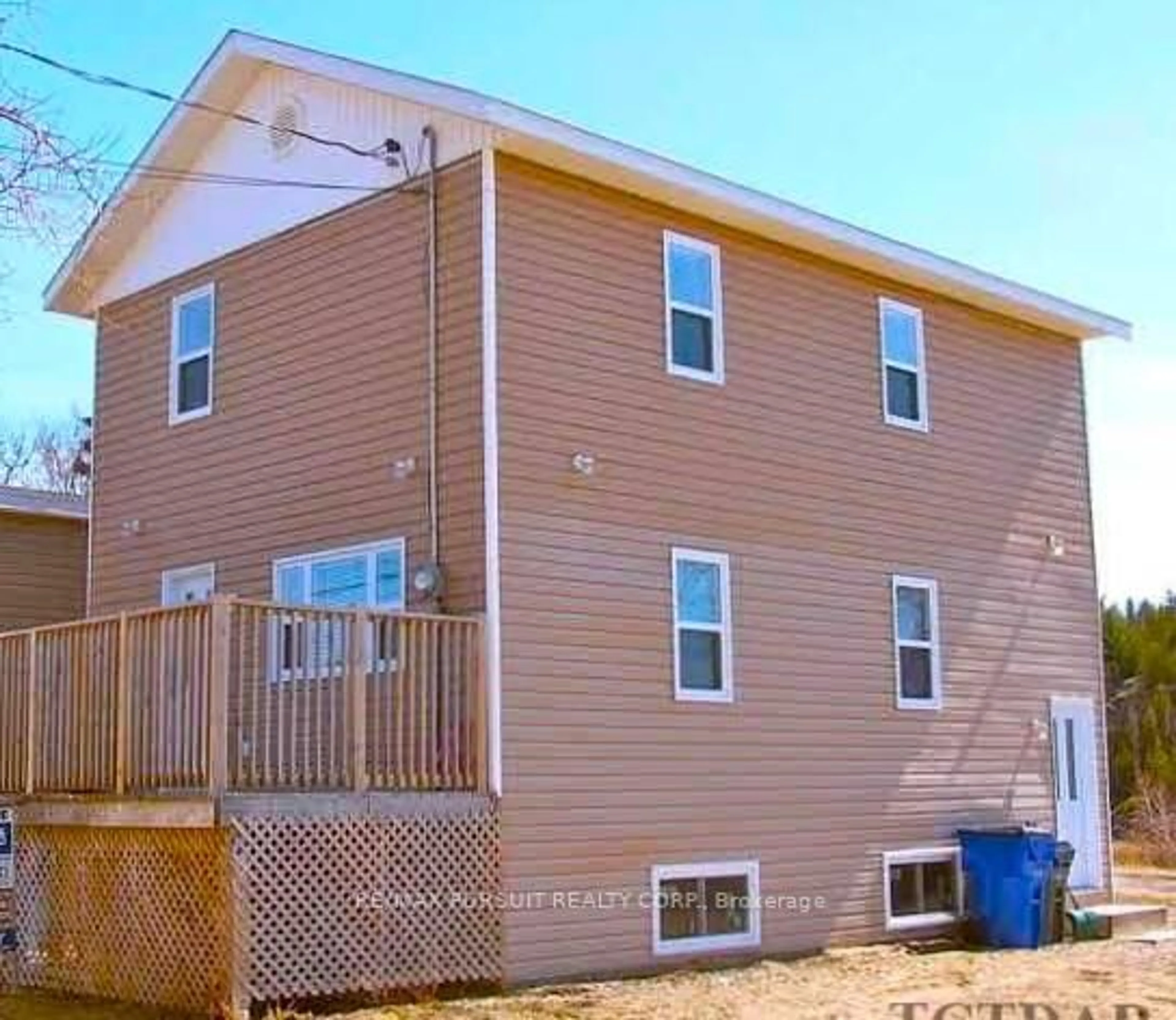 Home with vinyl exterior material, building for 187 Lang St, Cobalt Ontario P0J 1C0