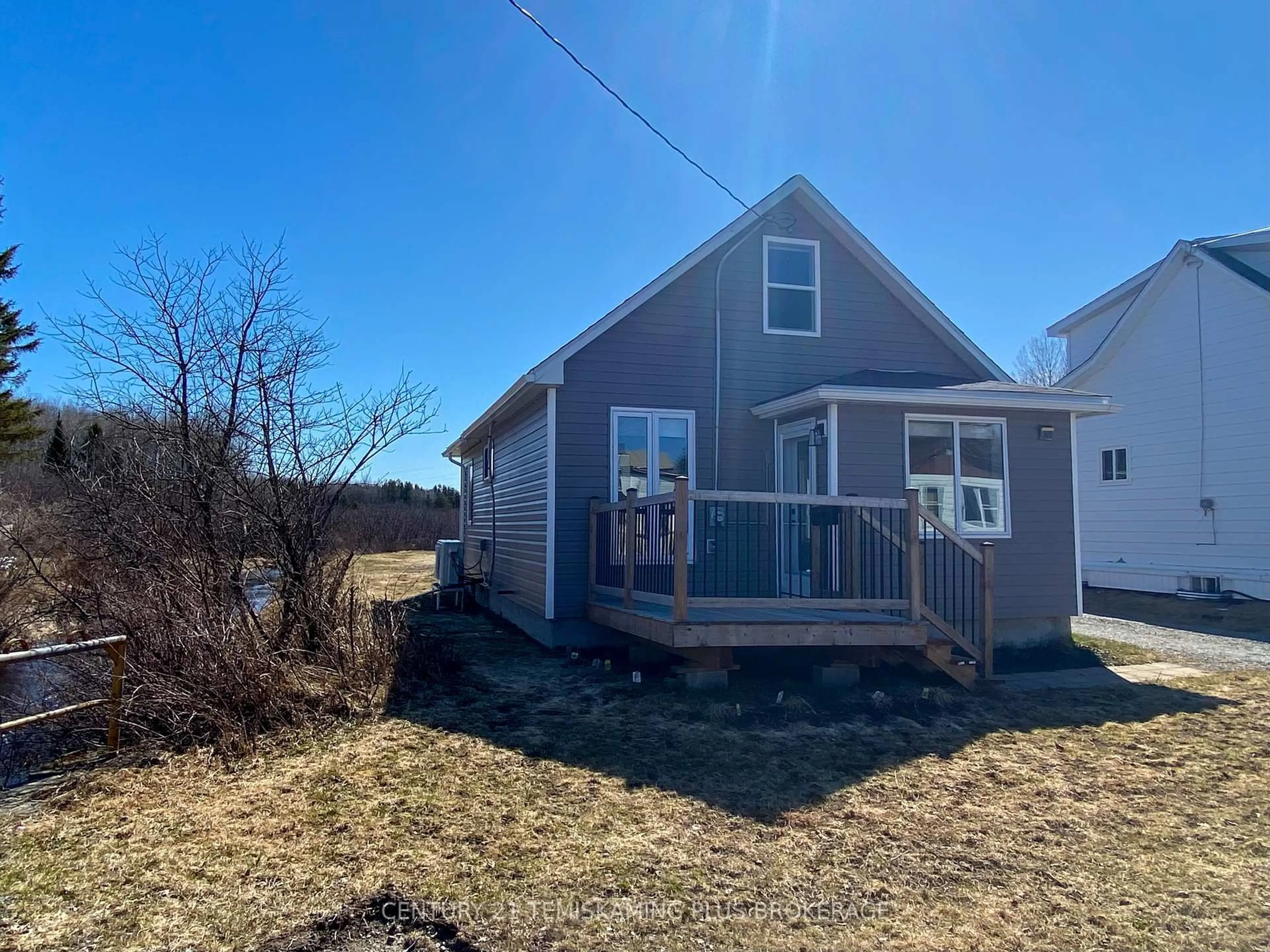 A pic from outside/outdoor area/front of a property/back of a property/a pic from drone, unknown for 32 Earl St, Kirkland Lake Ontario P2N 2X7