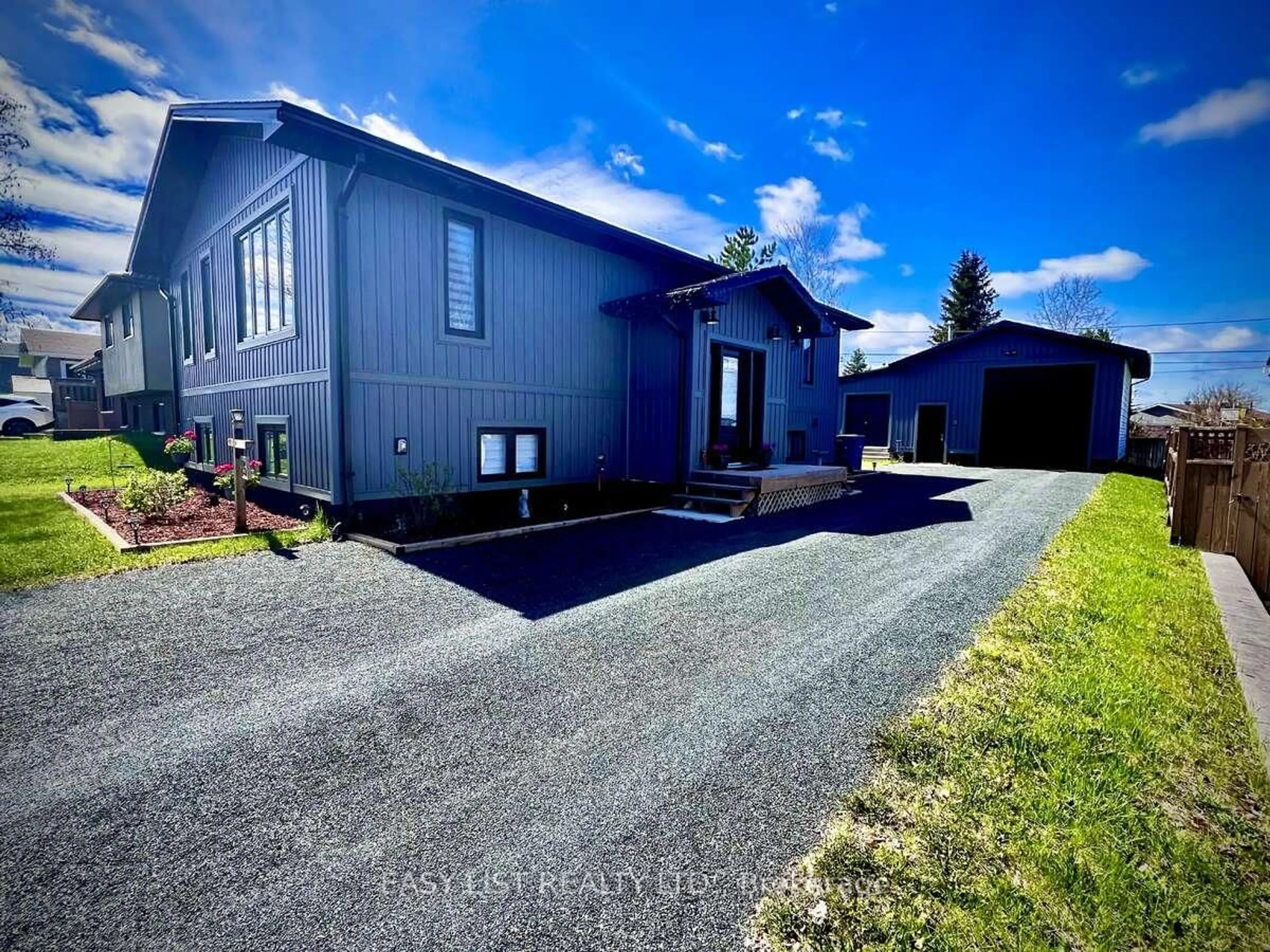 A pic from outside/outdoor area/front of a property/back of a property/a pic from drone, unknown for 35 Algonquin Rd, Cochrane Ontario P0L 1C0