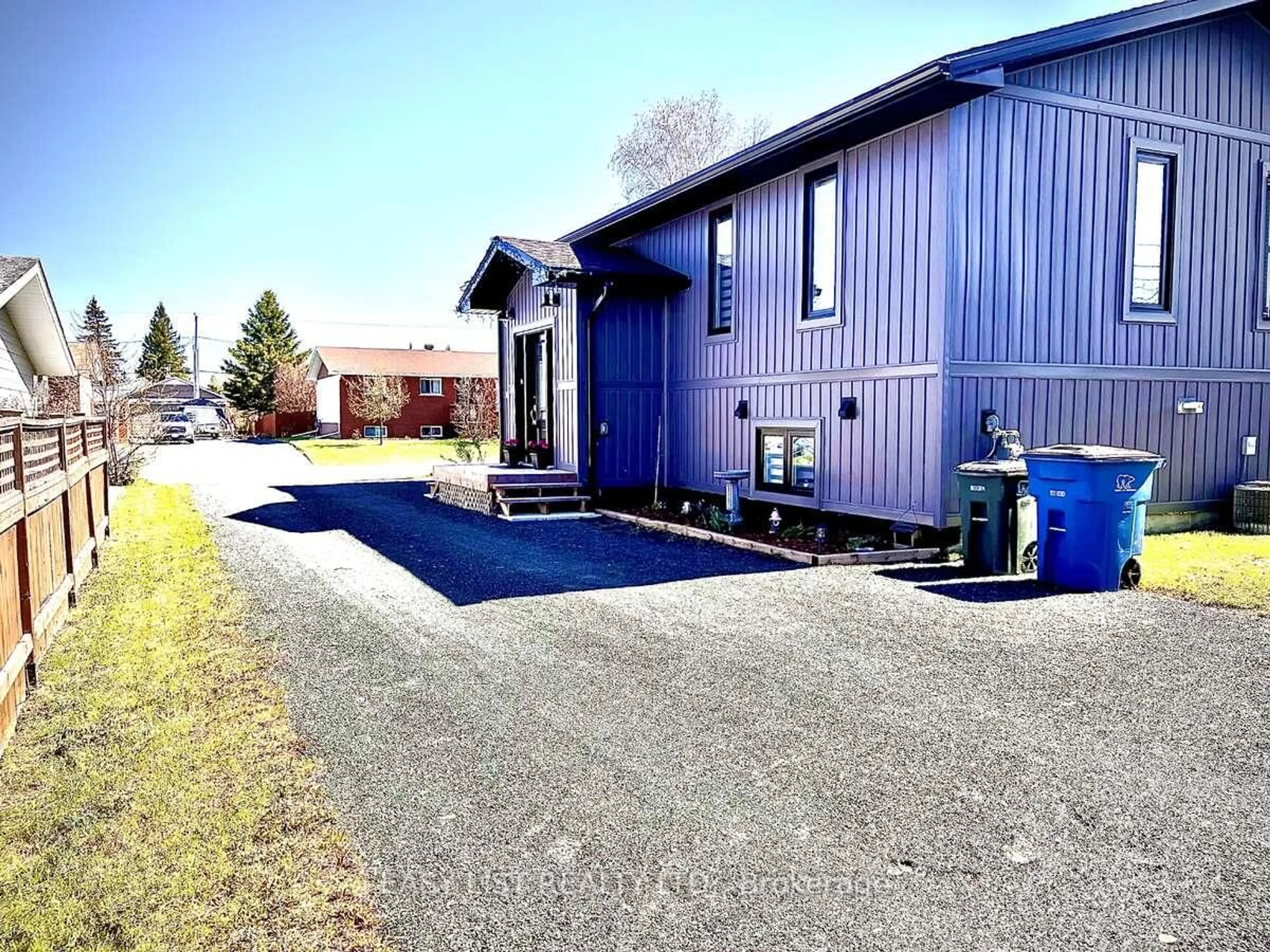 A pic from outside/outdoor area/front of a property/back of a property/a pic from drone, street for 35 Algonquin Rd, Cochrane Ontario P0L 1C0