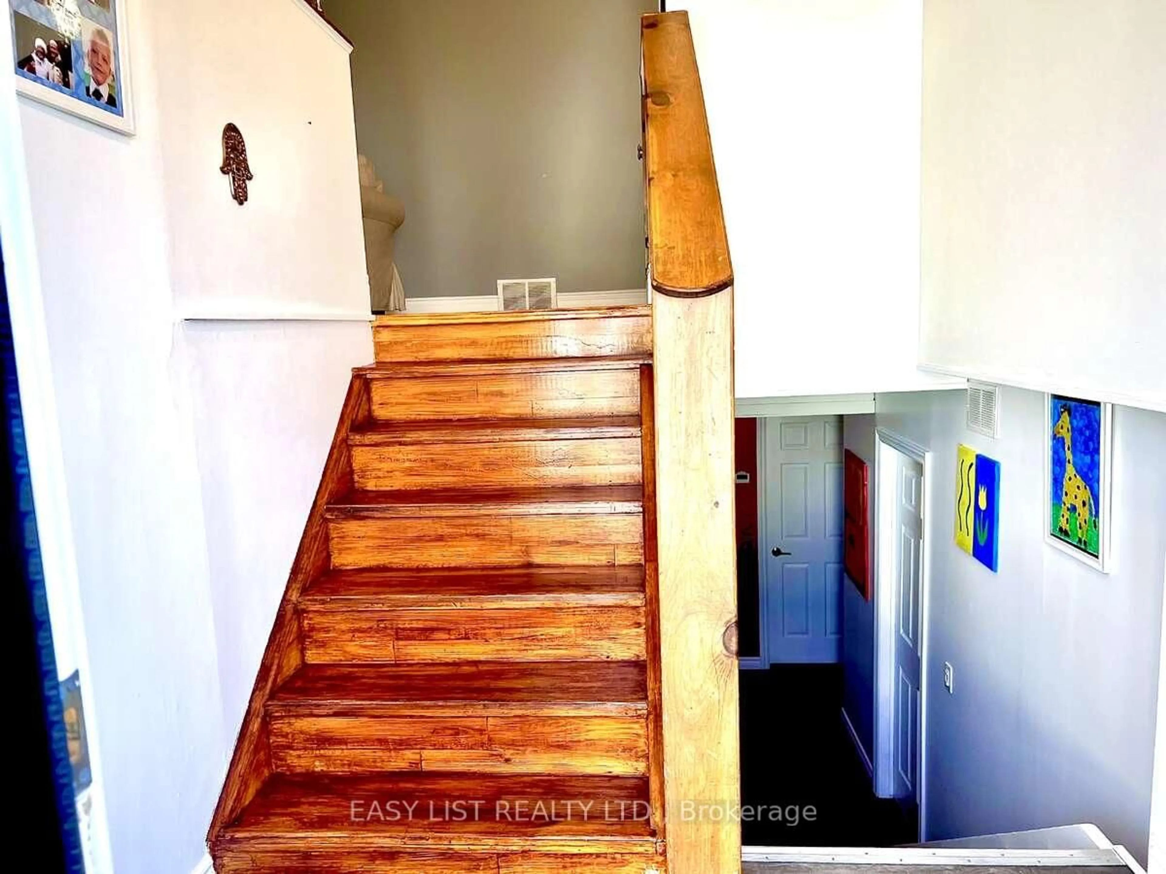 Indoor entryway for 35 Algonquin Rd, Cochrane Ontario P0L 1C0
