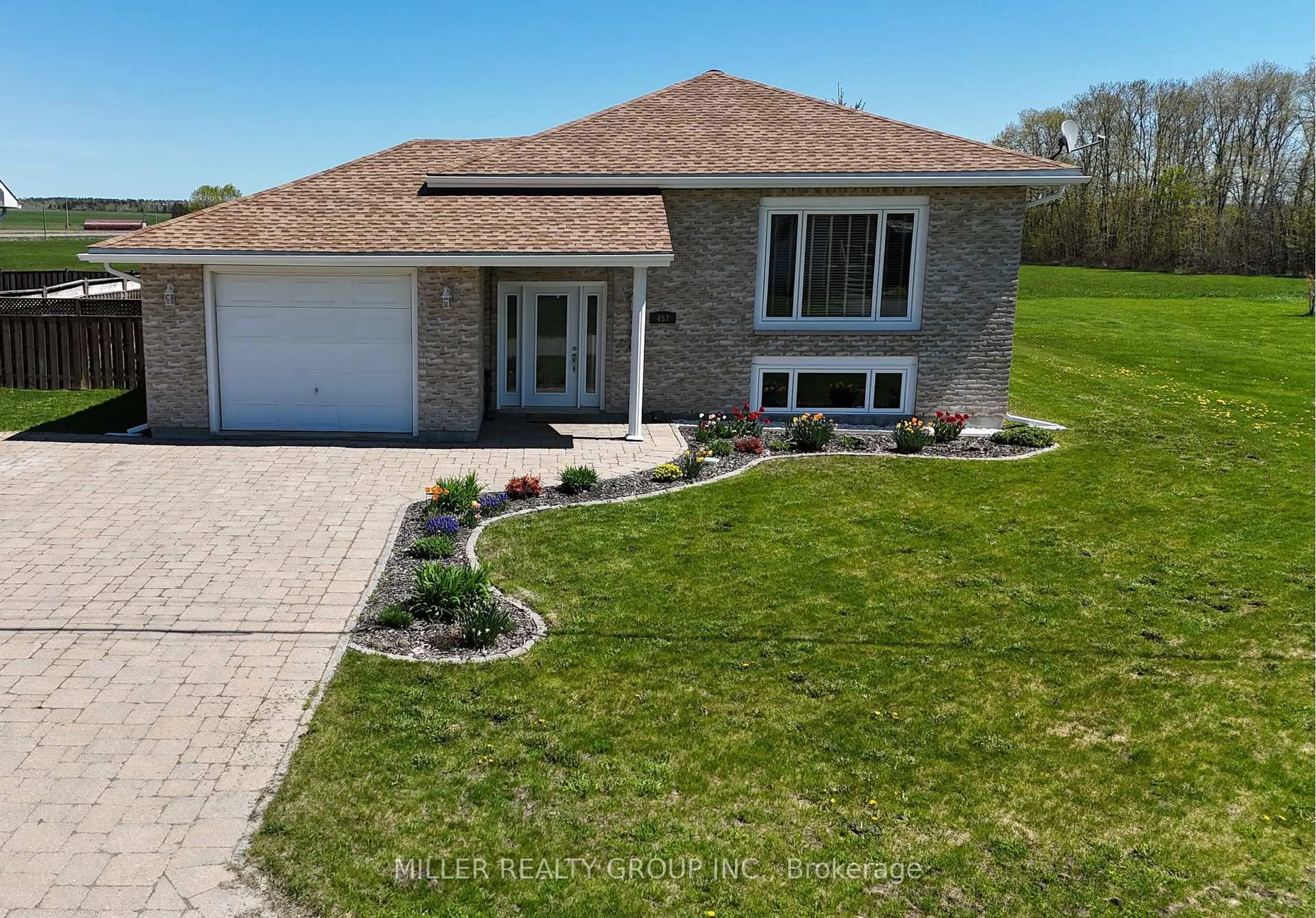 A pic from outside/outdoor area/front of a property/back of a property/a pic from drone, street for 457 Bateson St, Temiskaming Shores Ontario P0J 1P0