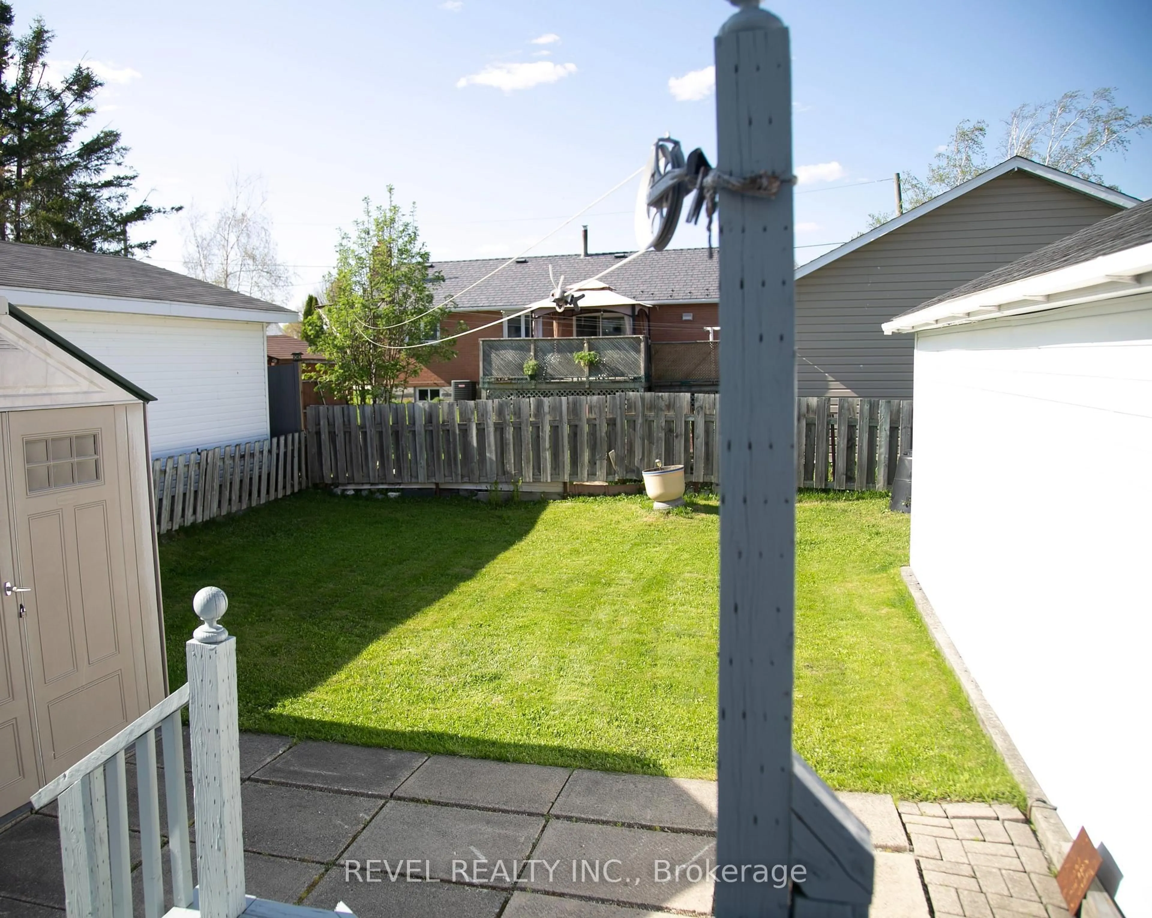 Patio, street for 172 Shamrock Ave, Timmins Ontario P0N 1H0