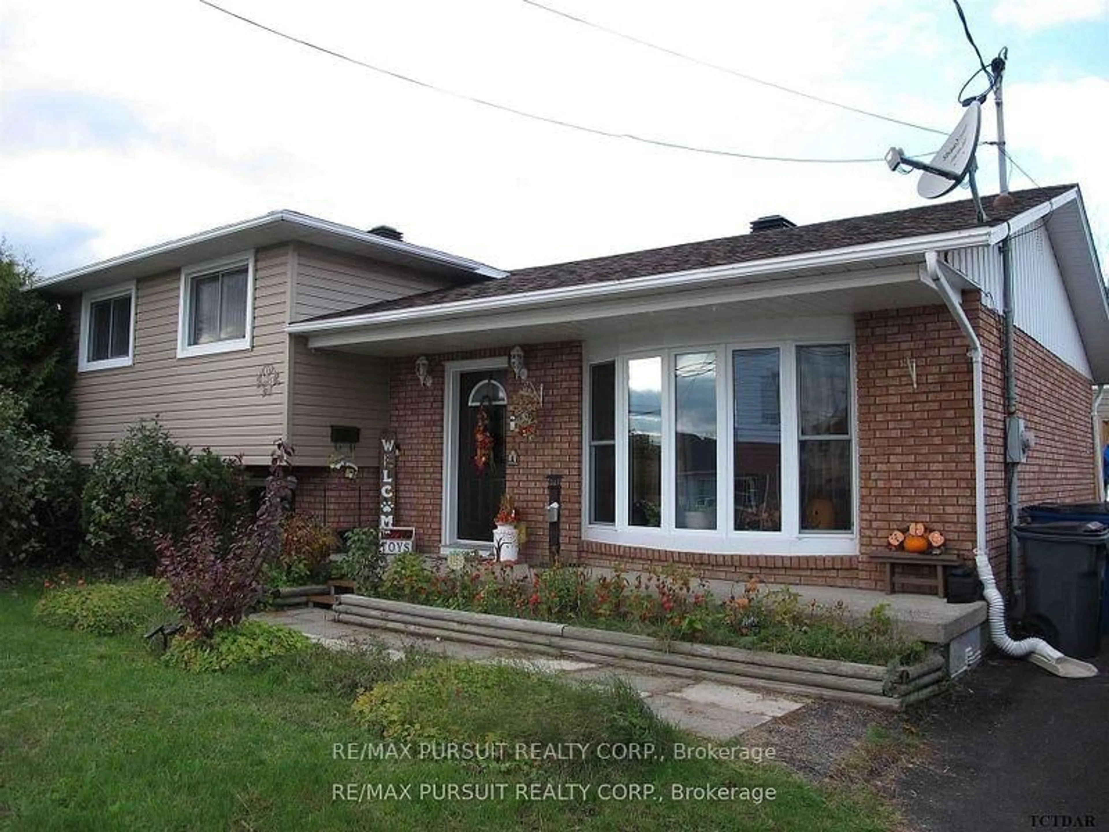Home with brick exterior material, street for 90 Lang St, Cobalt Ontario P0J 1C0