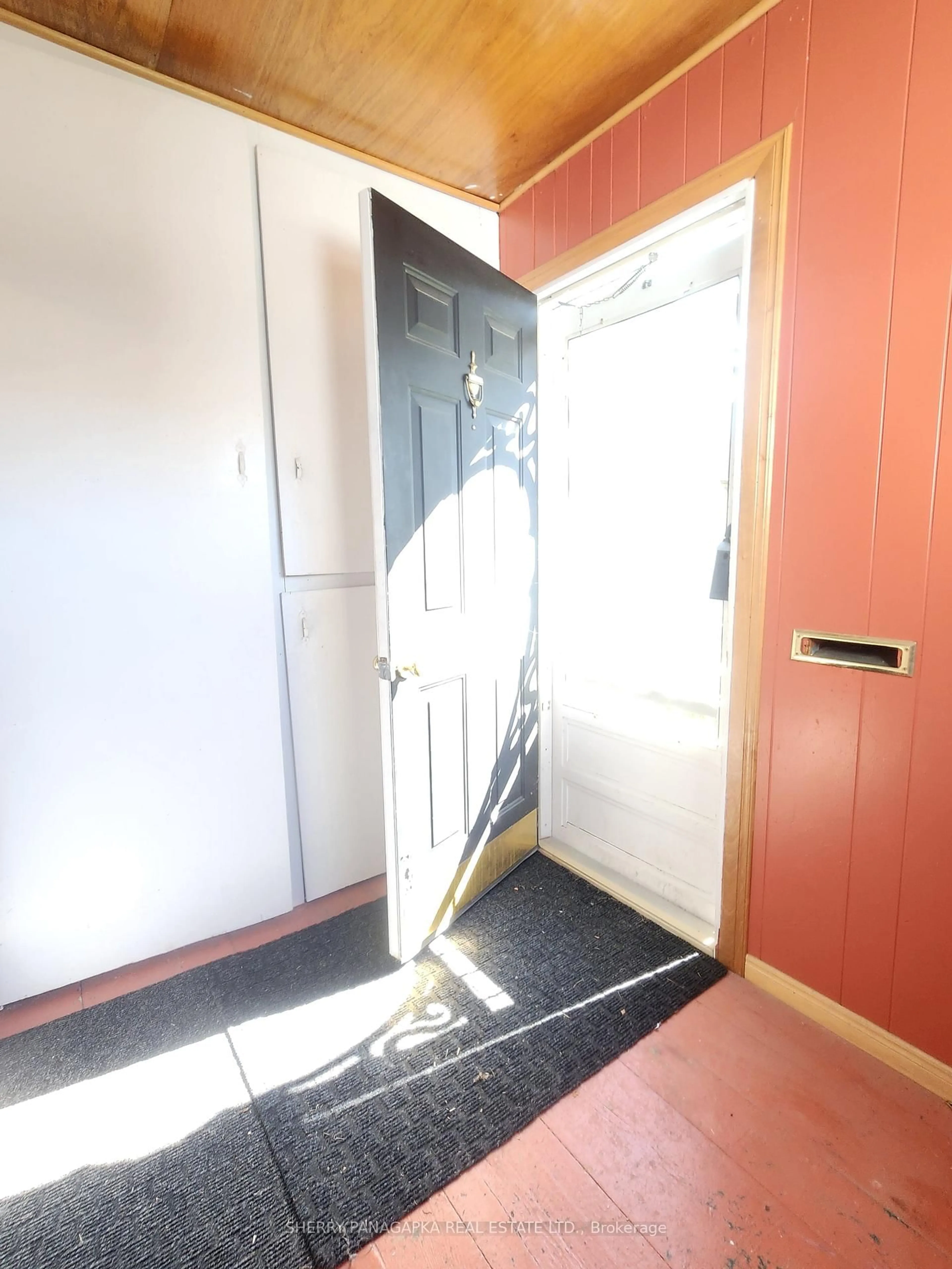 Indoor foyer for 12 Brookbank Ave, Kirkland Lake Ontario P2N 1V5
