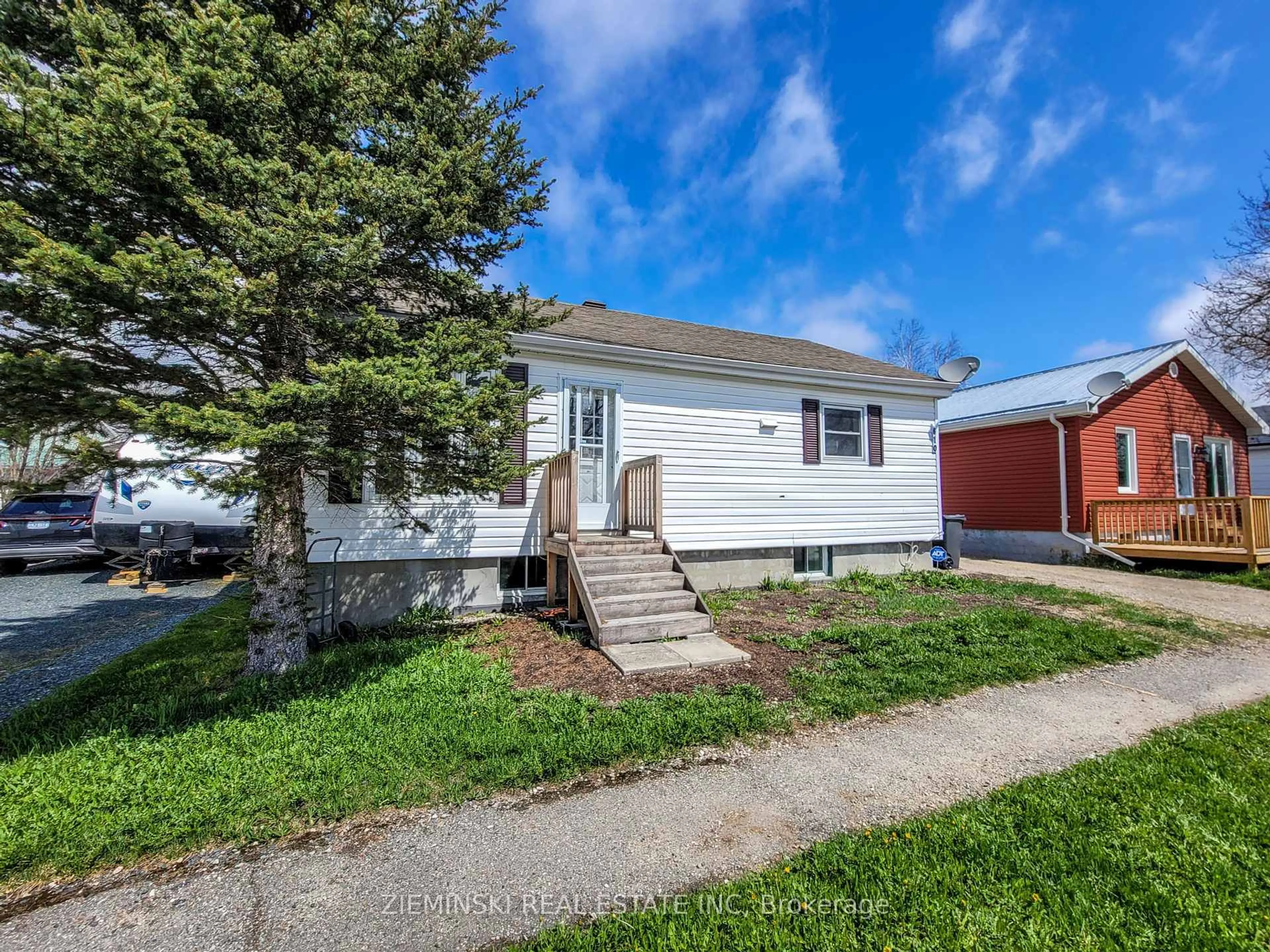Unknown for 610 Montrock St, Iroquois Falls Ontario P0K 1E0