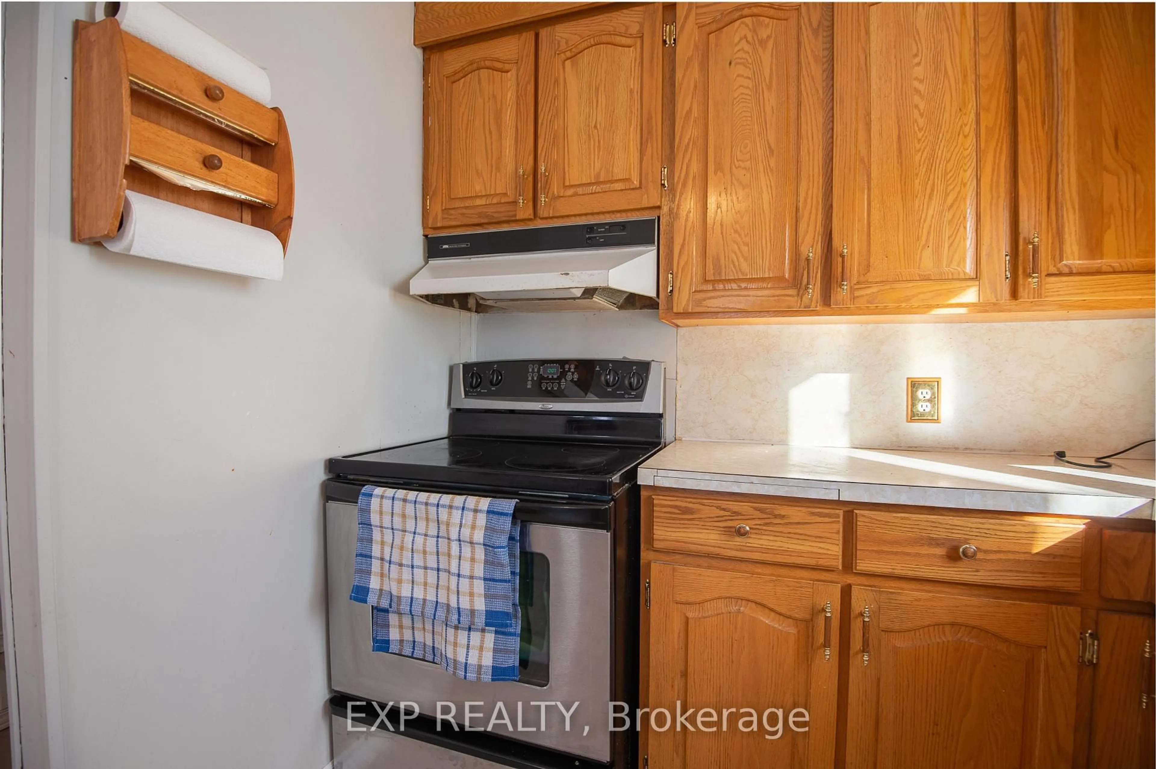 Standard kitchen, unknown for 92 Hollywood Ave, Smooth Rock Falls Ontario P0L 2B0