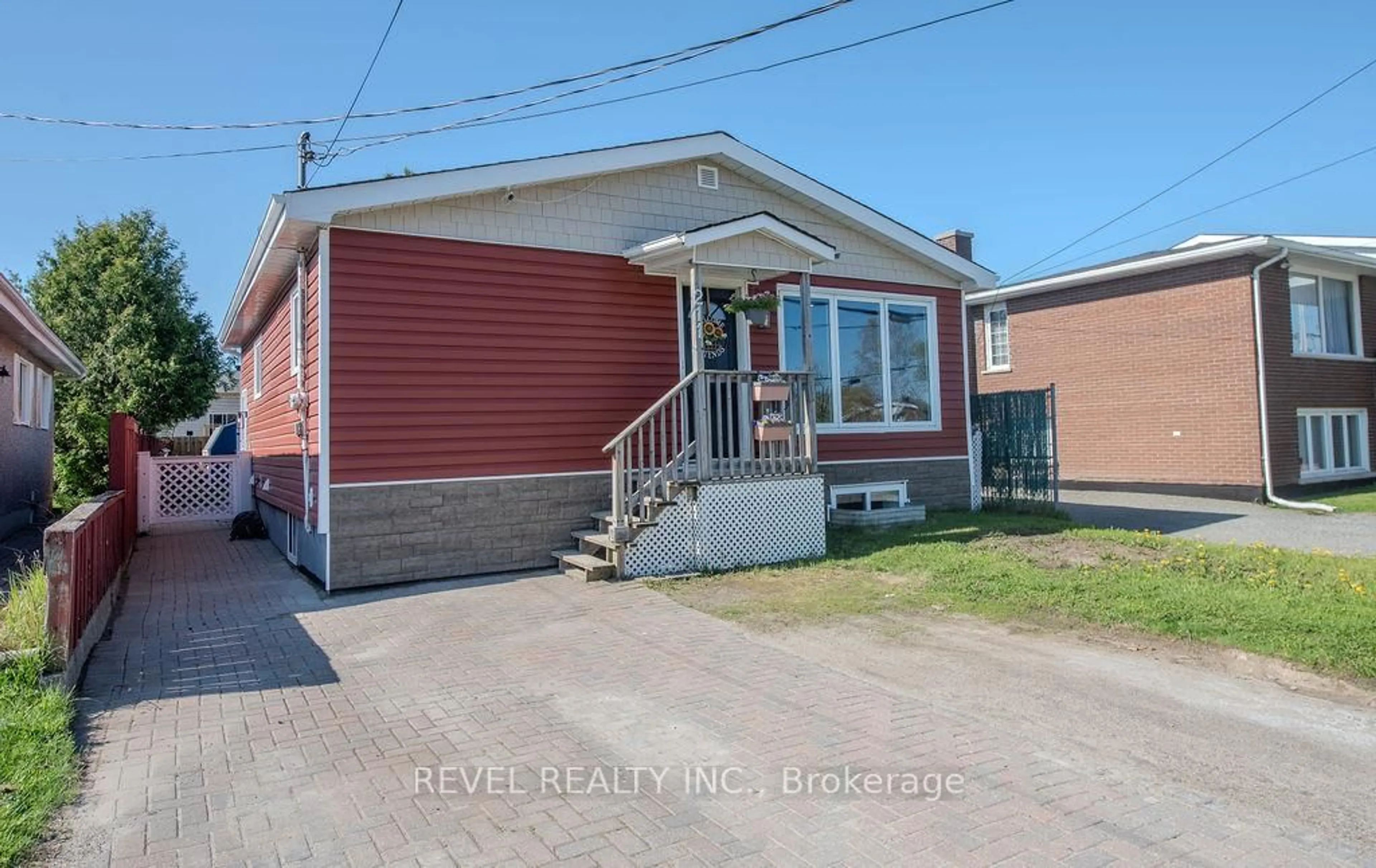 Home with vinyl exterior material, street for 211 Jubilee Ave, Timmins Ontario P4N 4N1