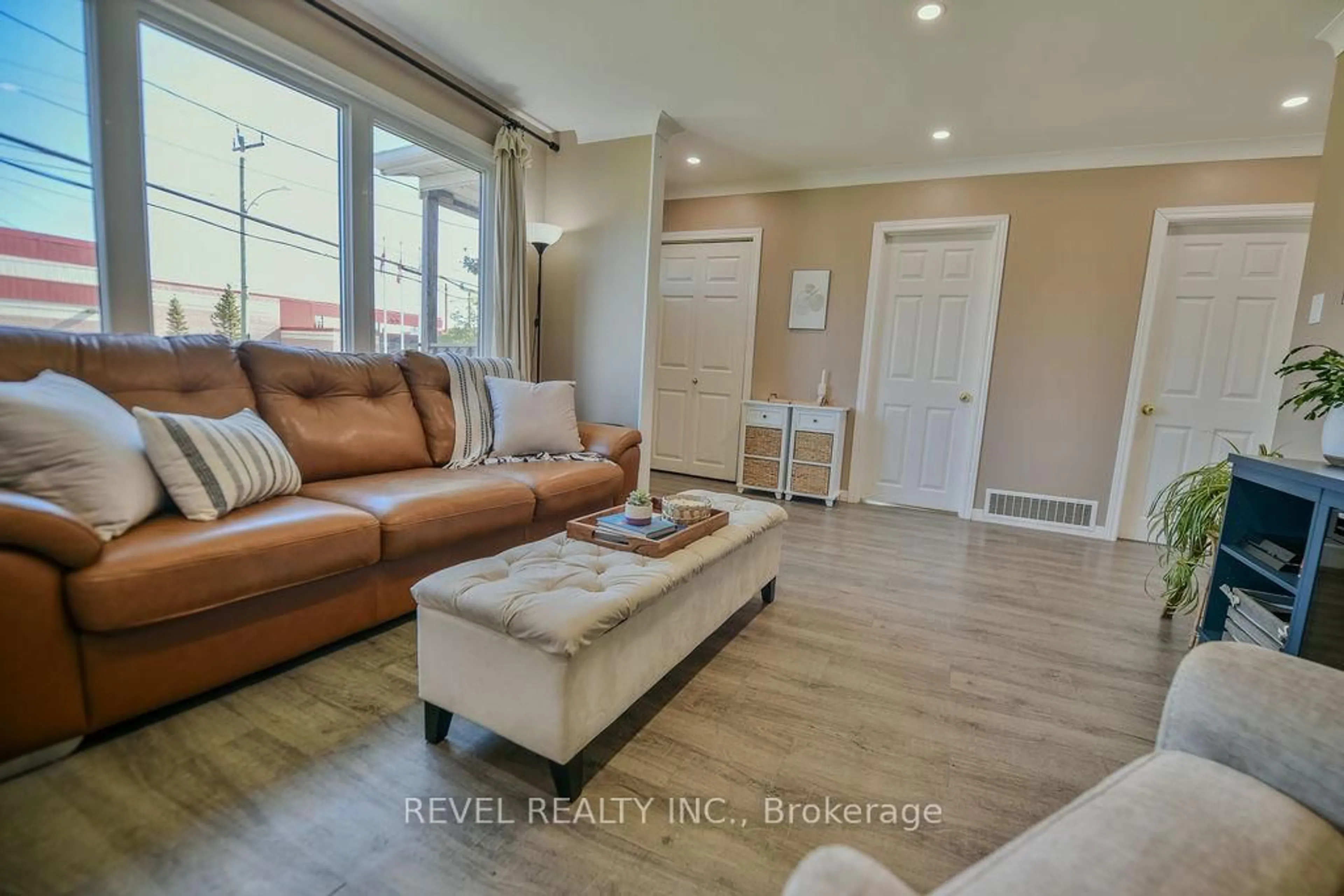 Living room with furniture, unknown for 211 Jubilee Ave, Timmins Ontario P4N 4N1