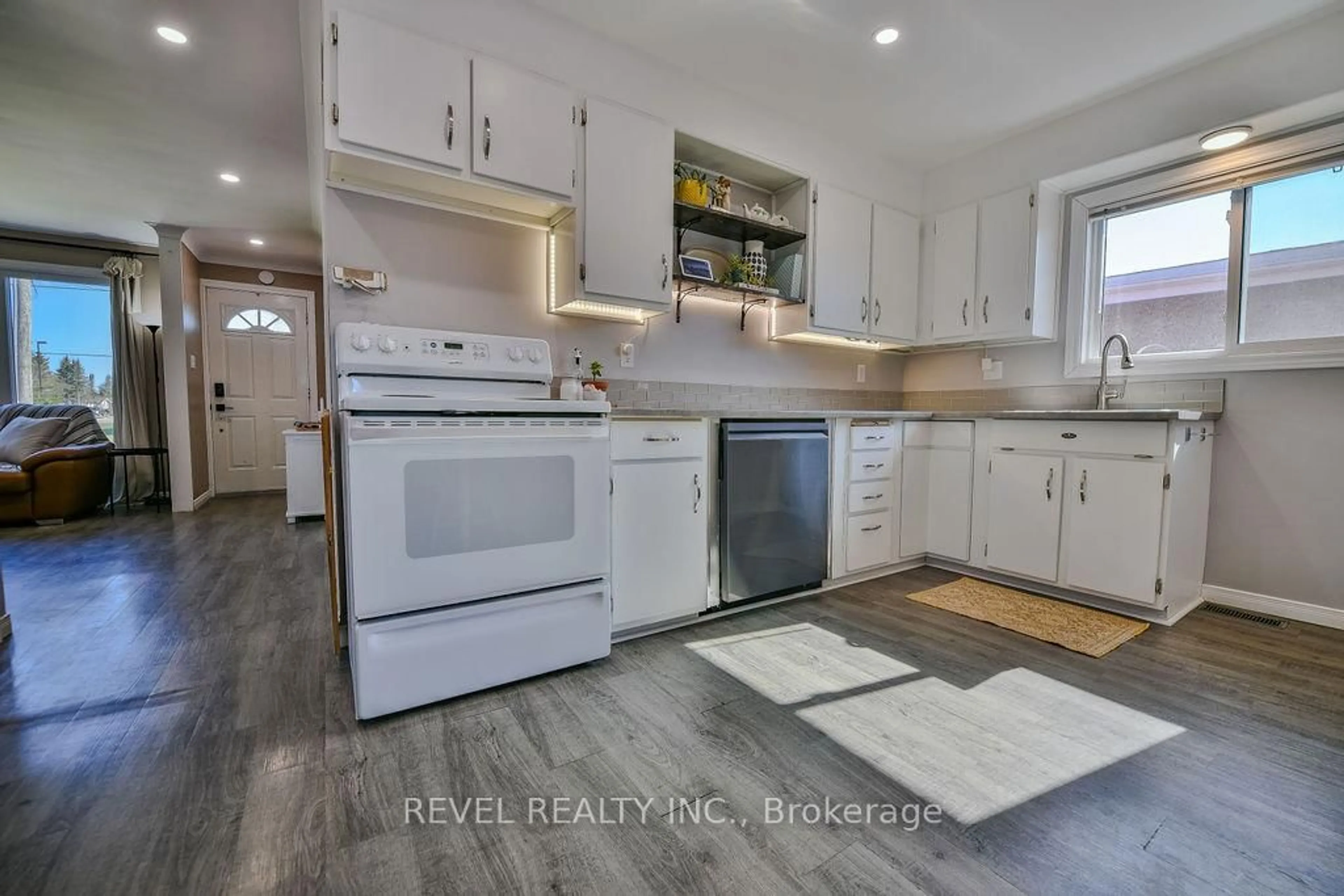 Open concept kitchen, unknown for 211 Jubilee Ave, Timmins Ontario P4N 4N1