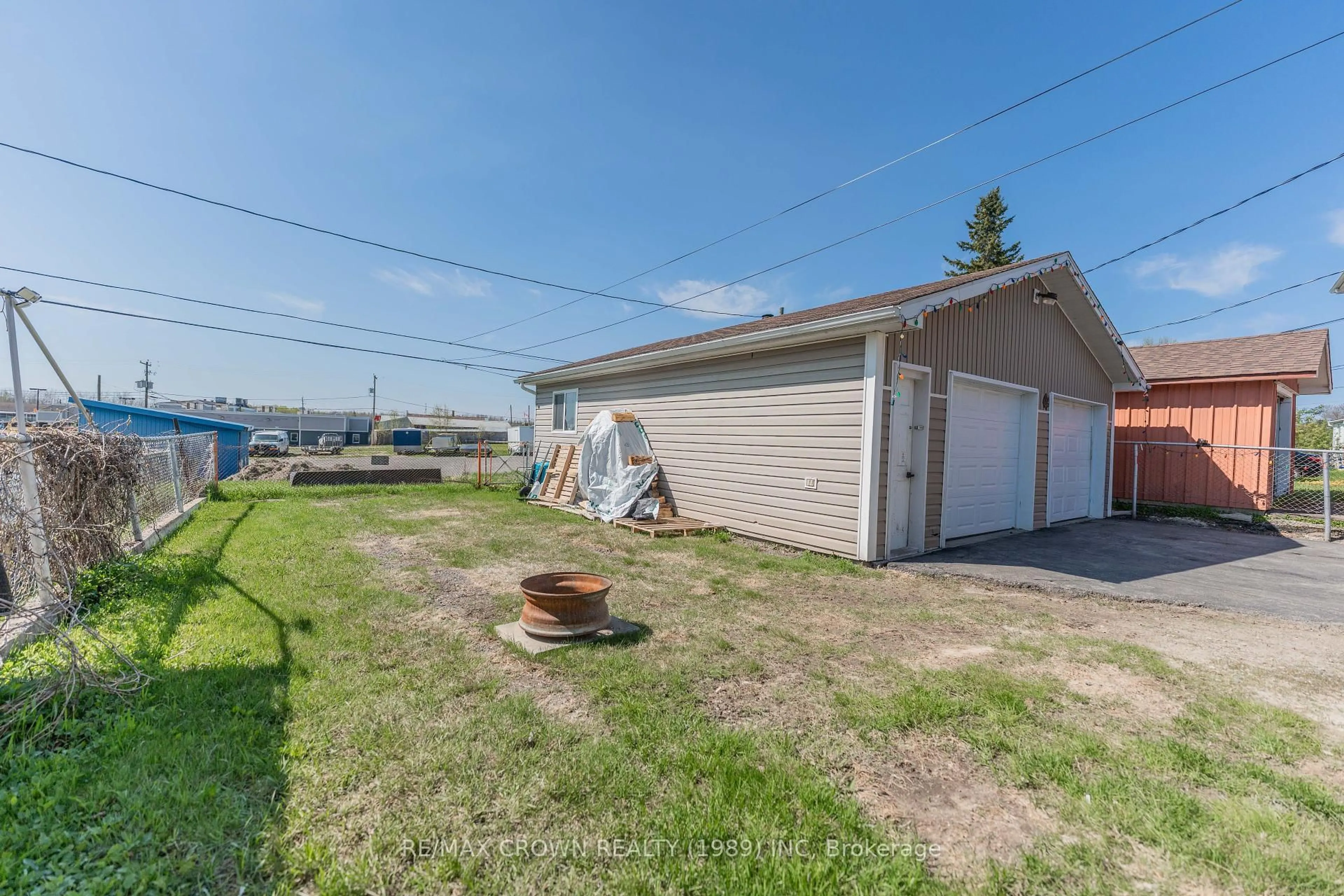 Shed for 40 Cedar St, Kapuskasing Ontario P5N 2A8