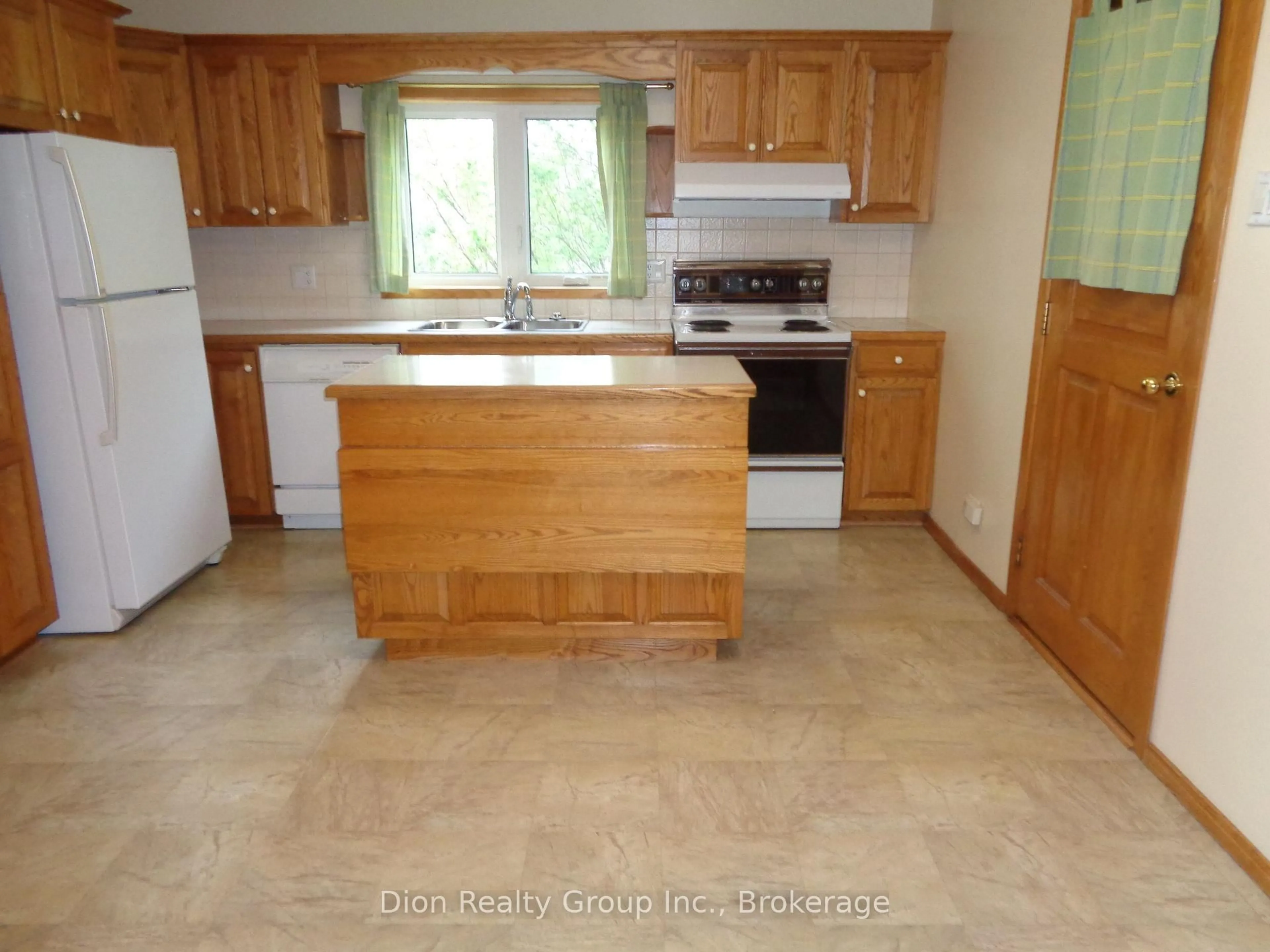 Standard kitchen, ceramic/tile floor for 111 Duncan Ave, Kirkland Lake Ontario P2N 1Y2
