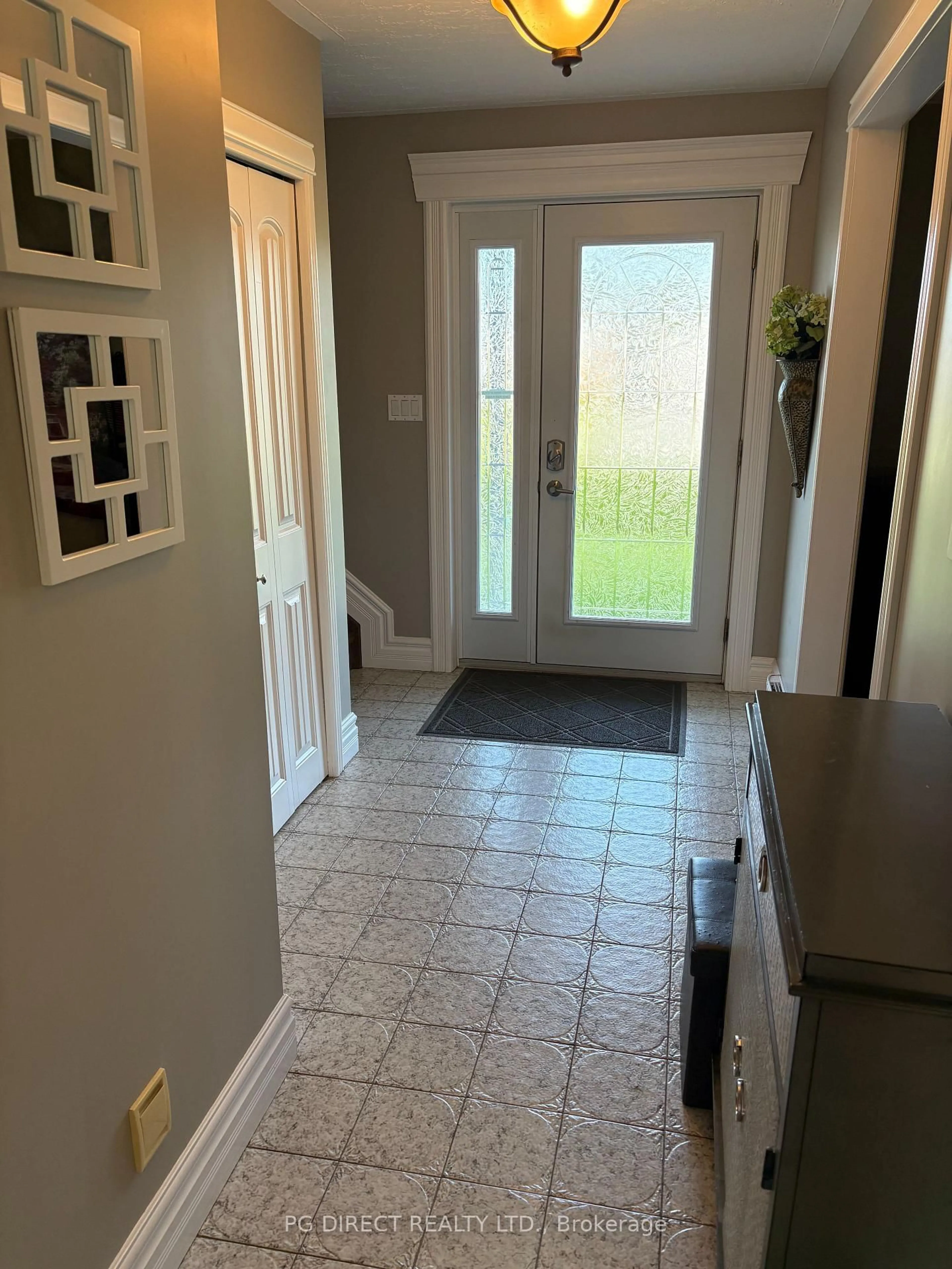 Indoor entryway for 226 Laurette St, Temiskaming Shores Ontario P0J 1P0