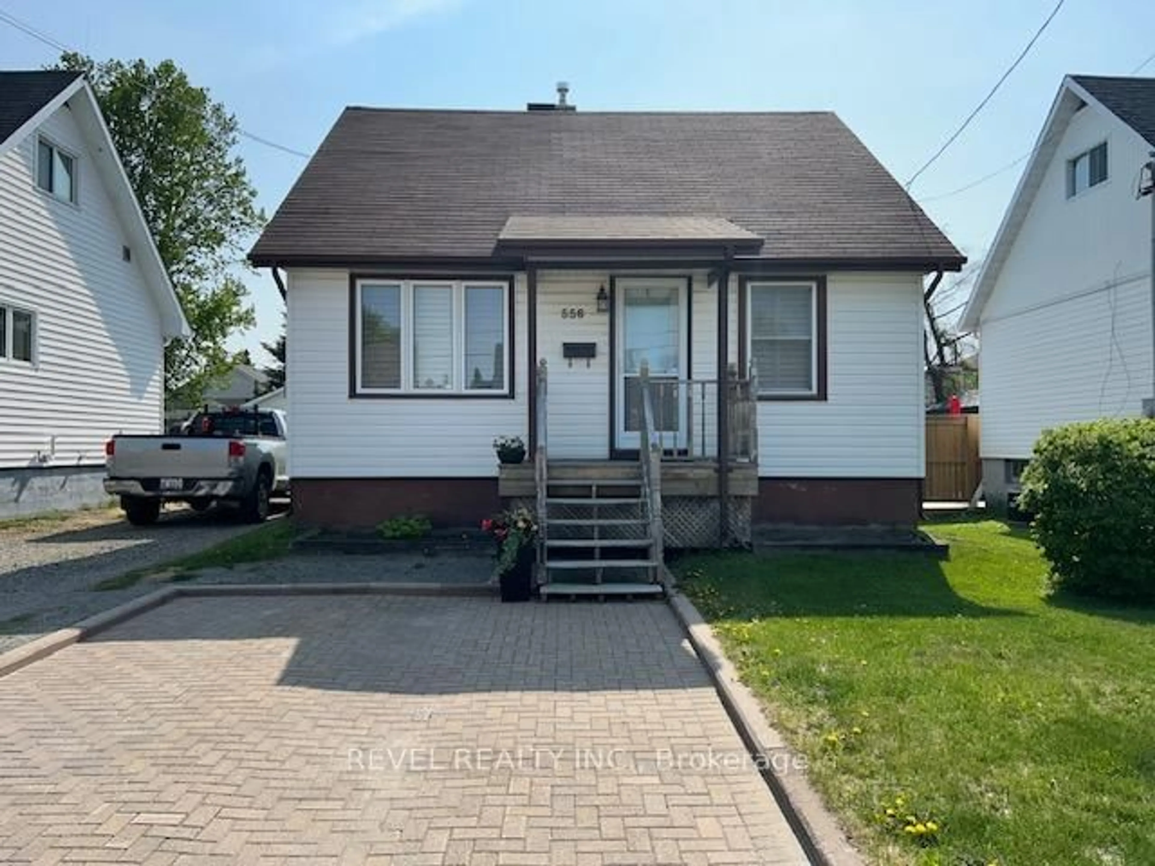 Home with vinyl exterior material, street for 556 Maple St, Timmins Ontario P4N 2A3