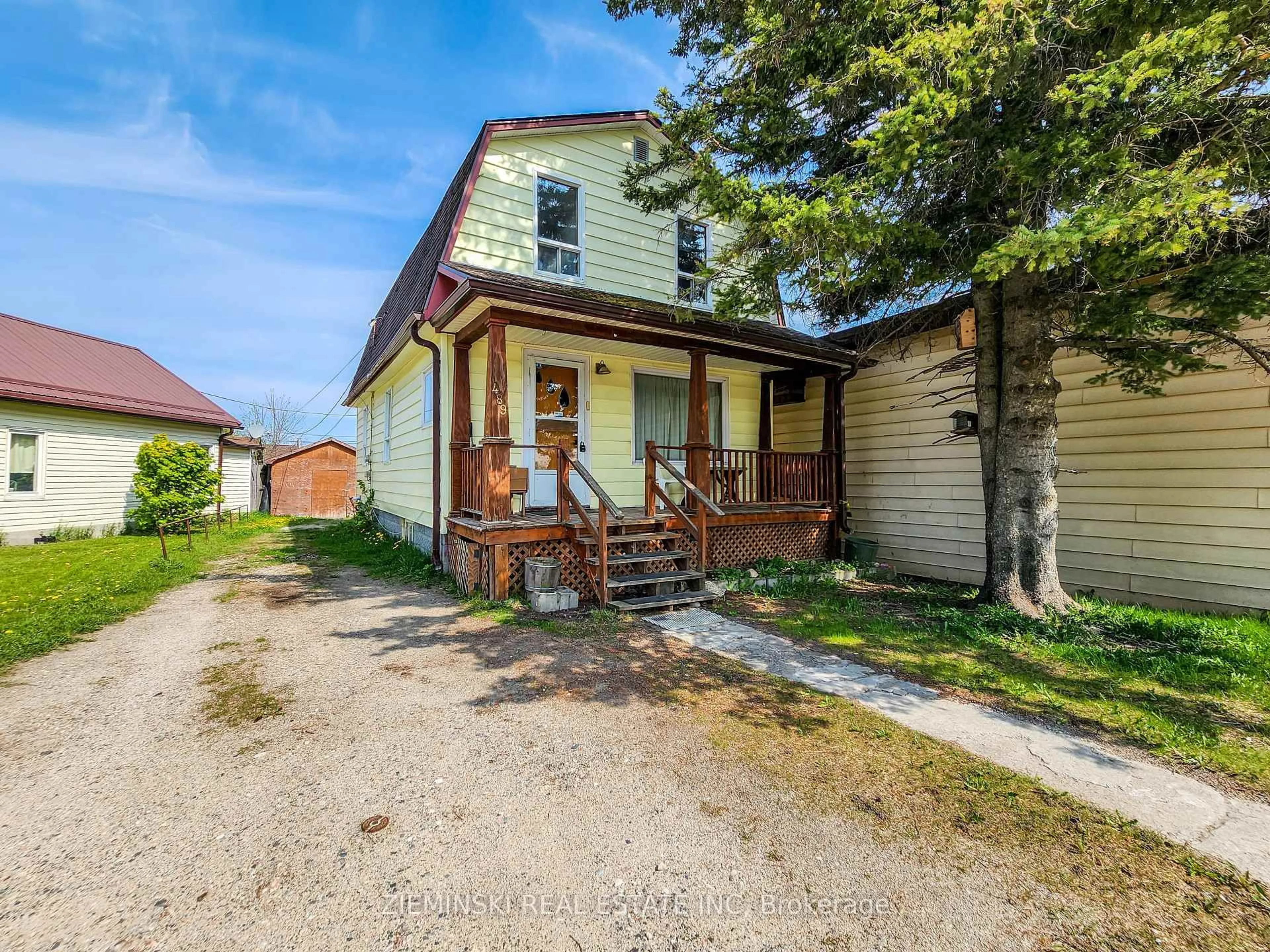 A pic from outside/outdoor area/front of a property/back of a property/a pic from drone, street for 489 Ambridge Dr, Iroquois Falls Ontario P0K 1G0