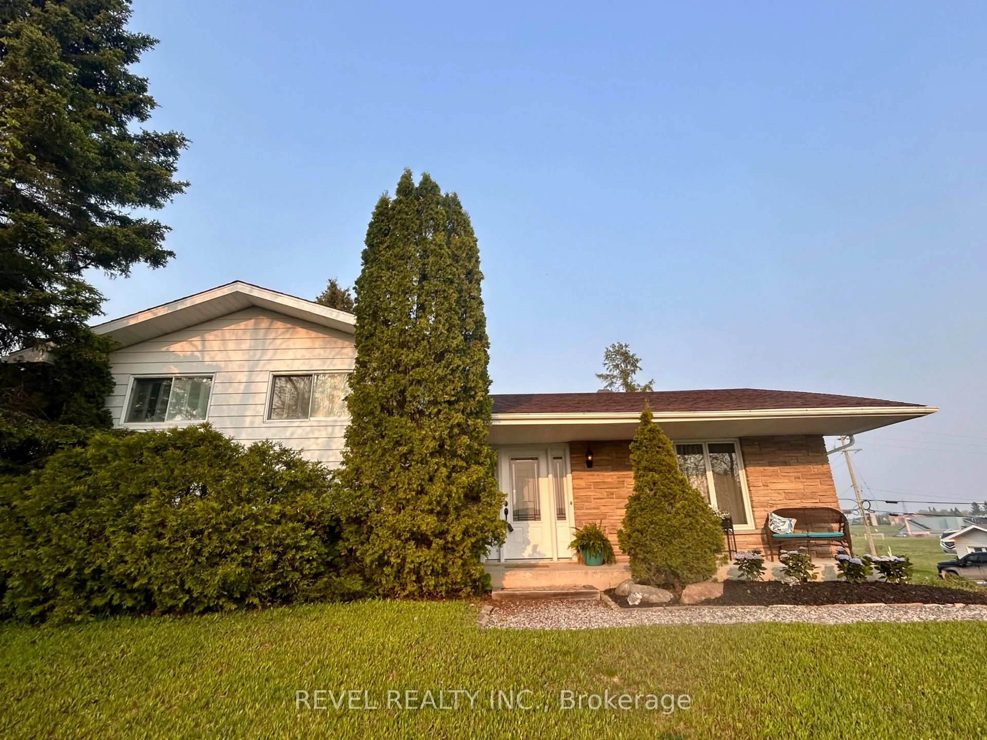 Home with brick exterior material, street for 446 Eleventh Ave, Cochrane Ontario P0L 1C0