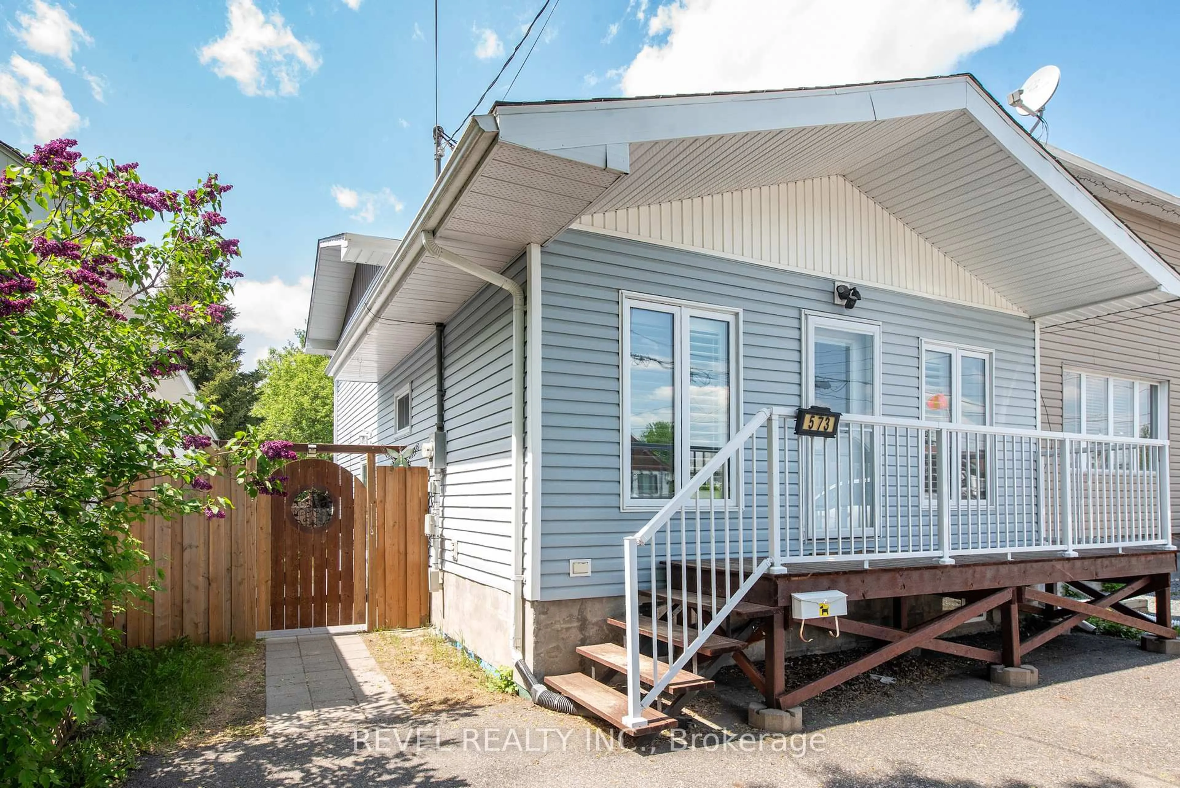 Home with vinyl exterior material, street for 573 Birch St, Timmins Ontario P4N 2C3