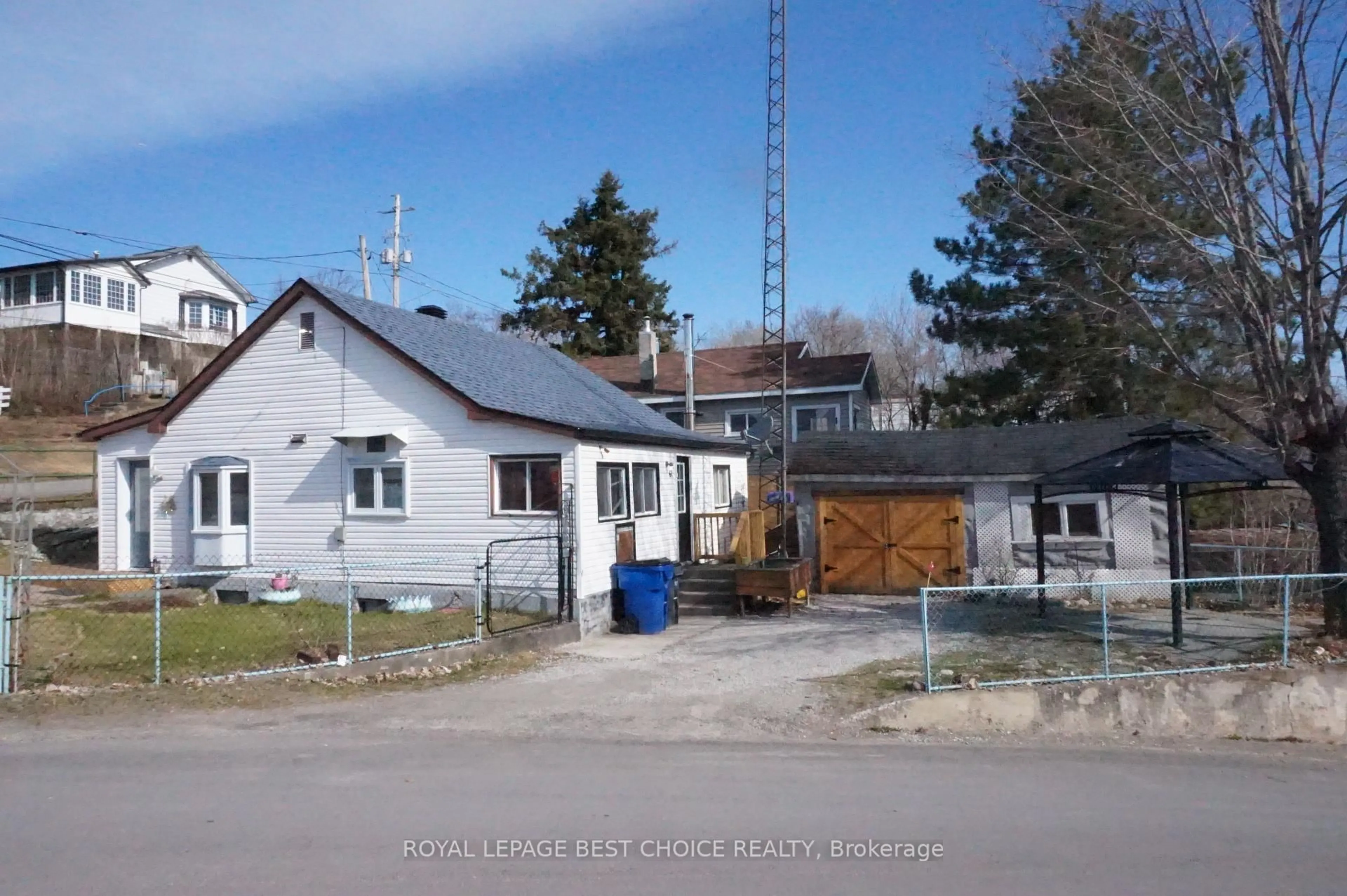 A pic from outside/outdoor area/front of a property/back of a property/a pic from drone, building for 61 Silver St, Cobalt Ontario P0J 1C0