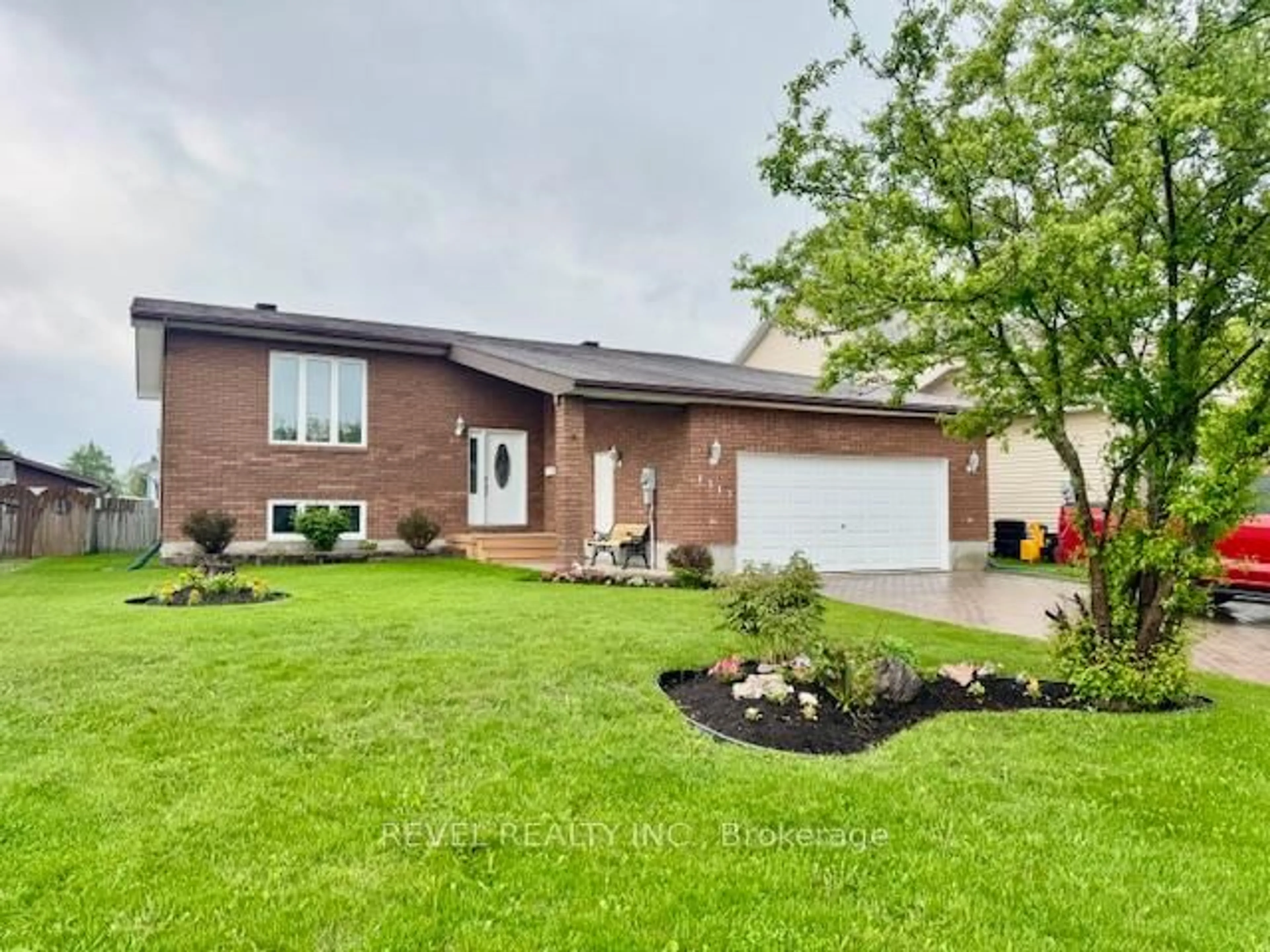 Home with brick exterior material, unknown for 1217 Grace Ave, Timmins Ontario P0N 1K0